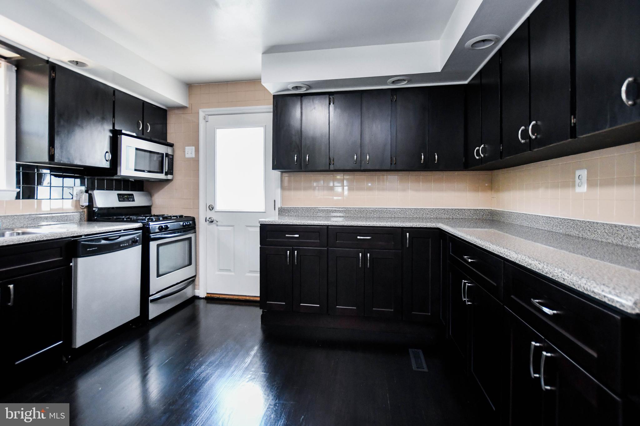 CHRIS MAR MANOR - Residential