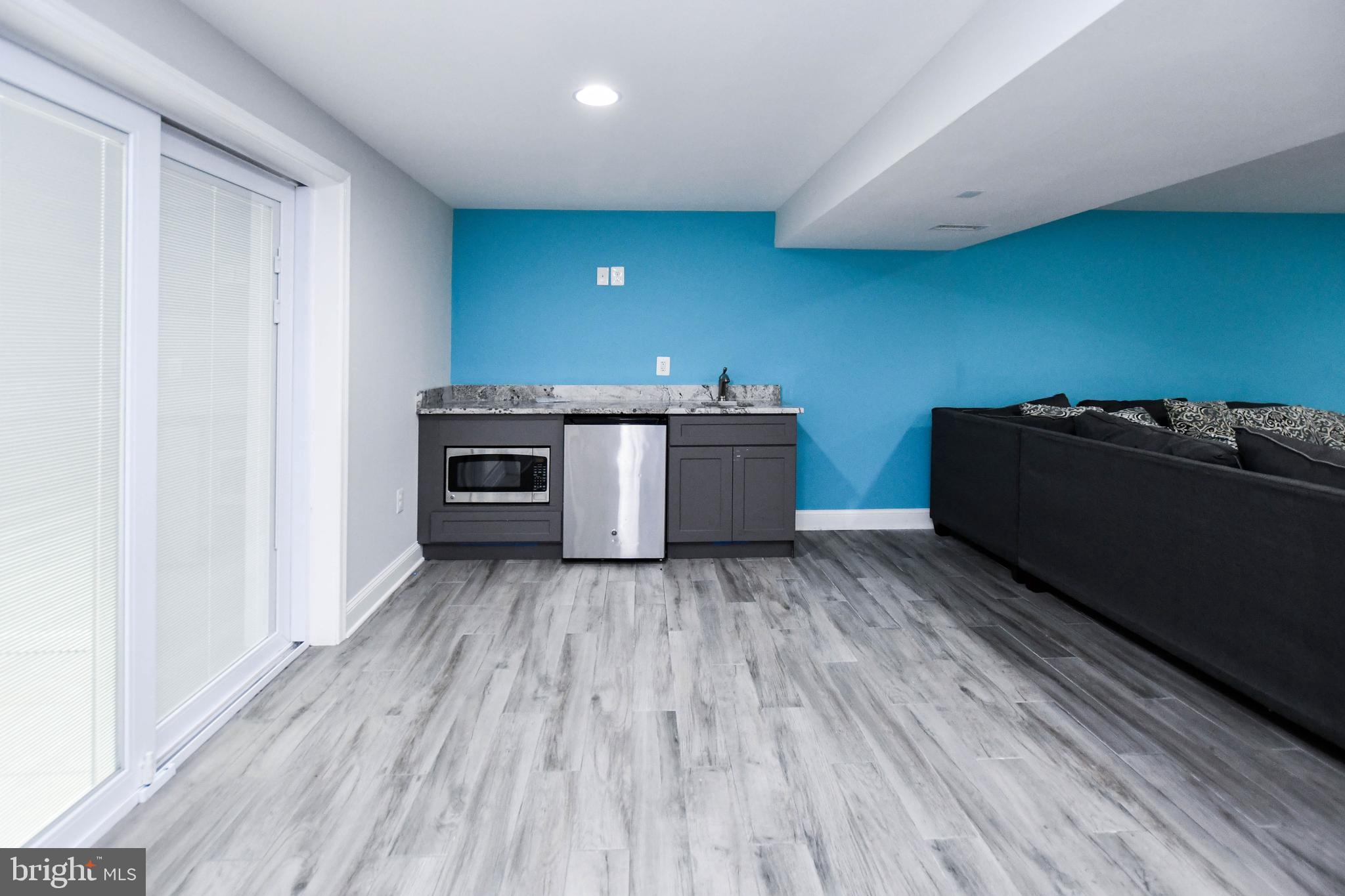 CHRIS MAR MANOR - Residential