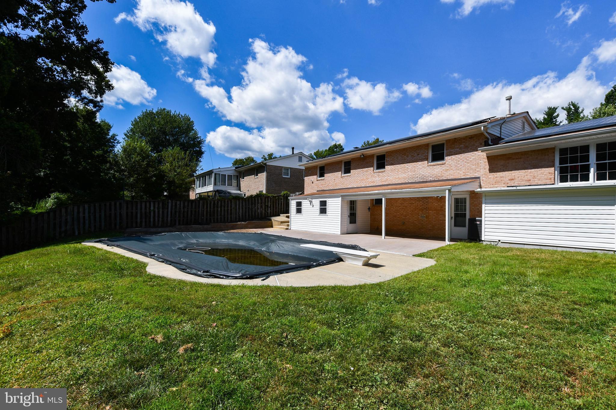 CHRIS MAR MANOR - Residential