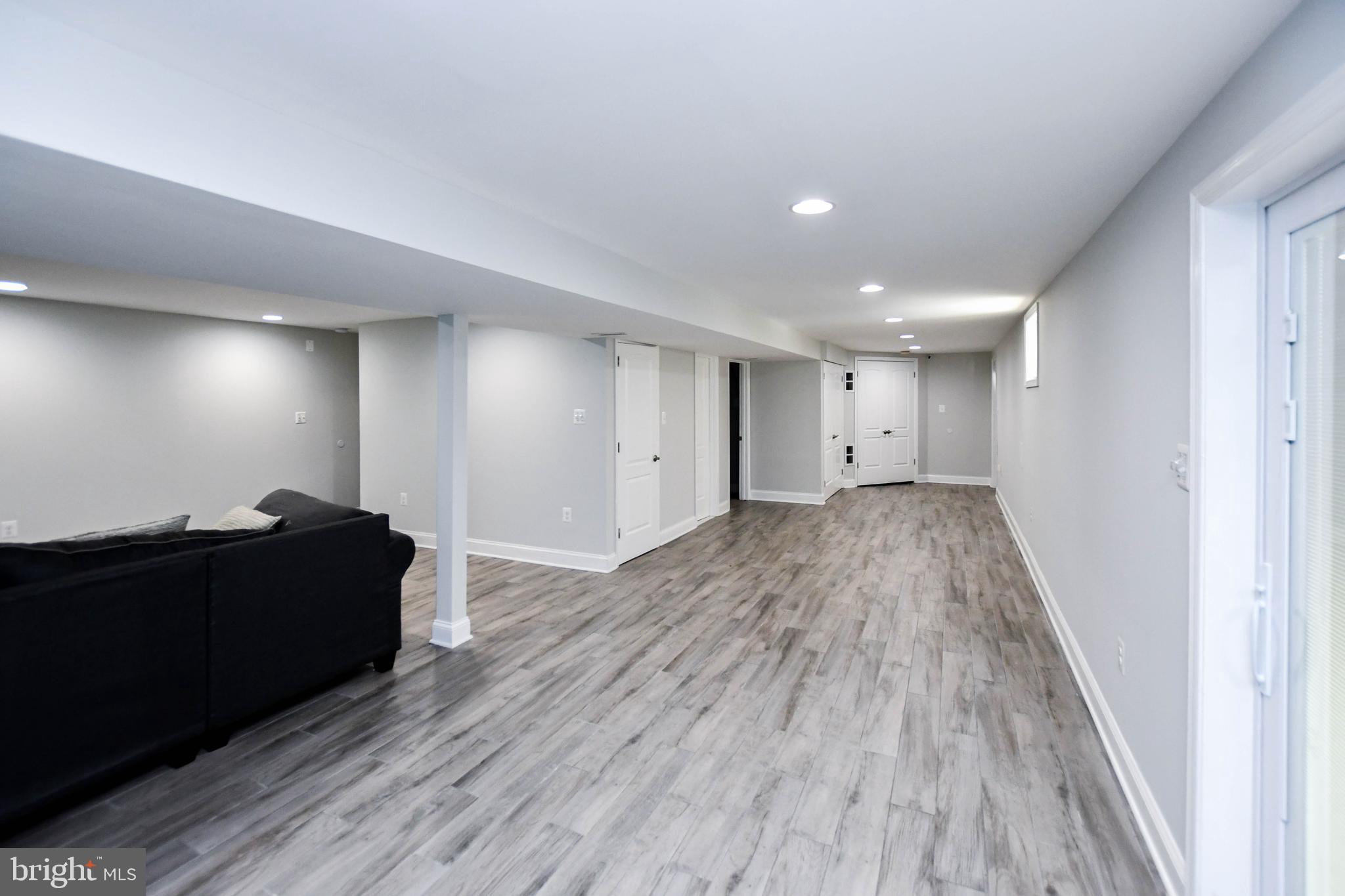 CHRIS MAR MANOR - Residential