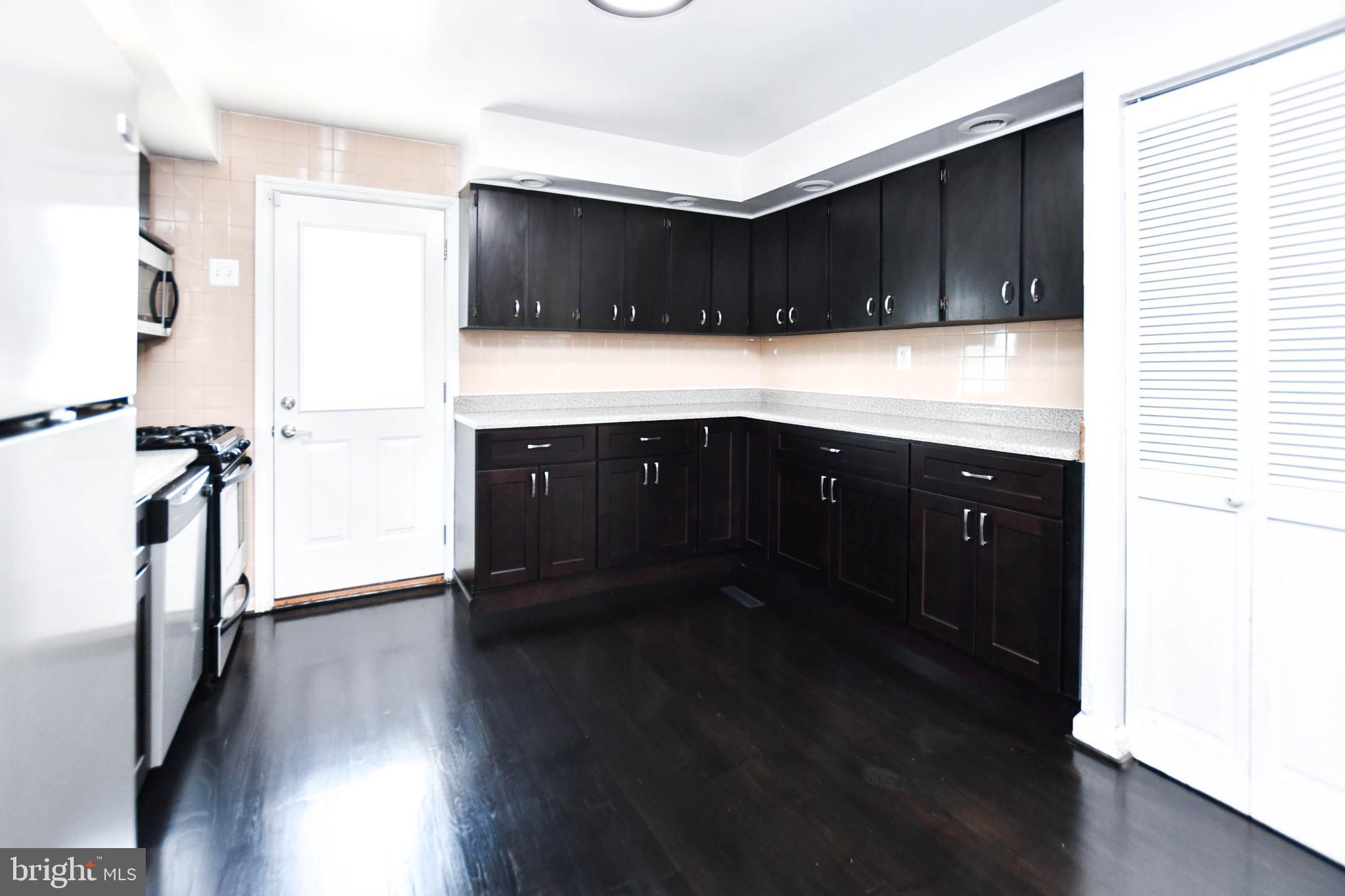 CHRIS MAR MANOR - Residential