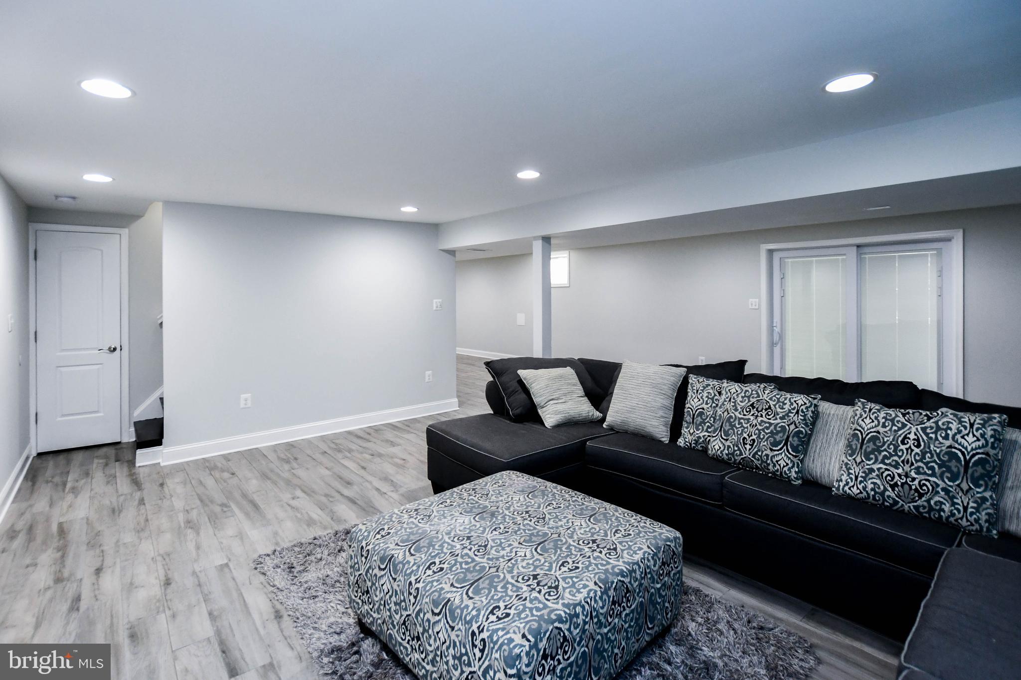 CHRIS MAR MANOR - Residential