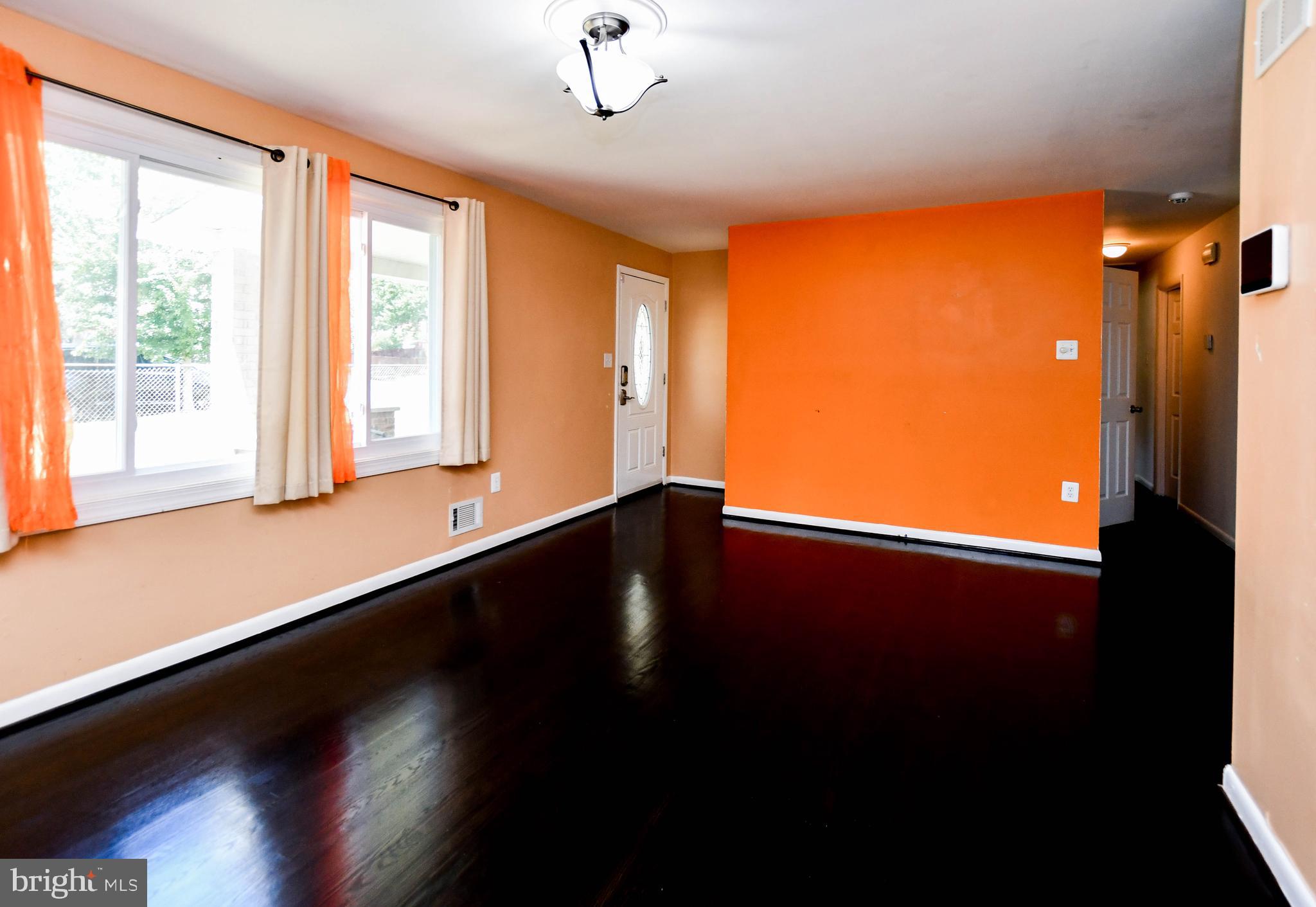 CHRIS MAR MANOR - Residential