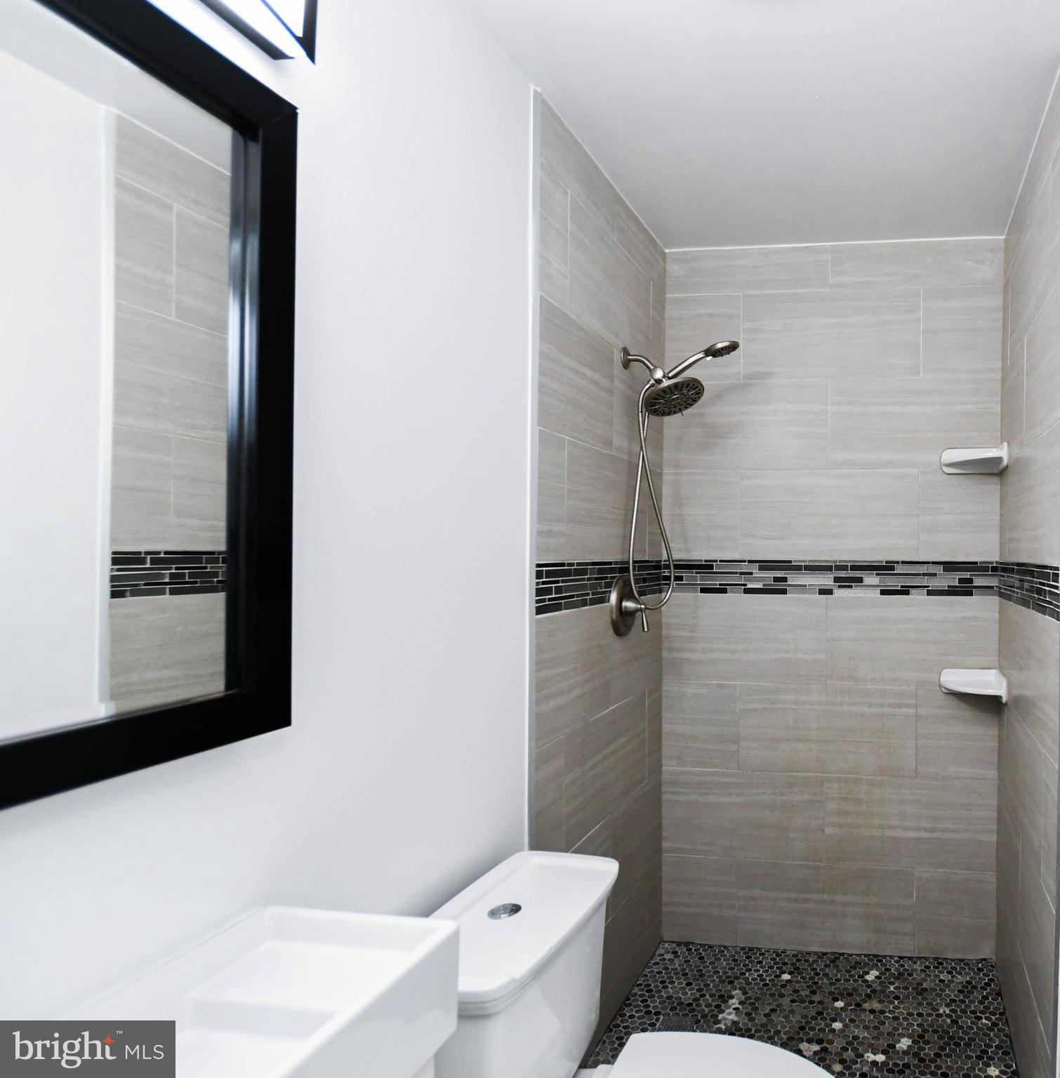 CHRIS MAR MANOR - Residential