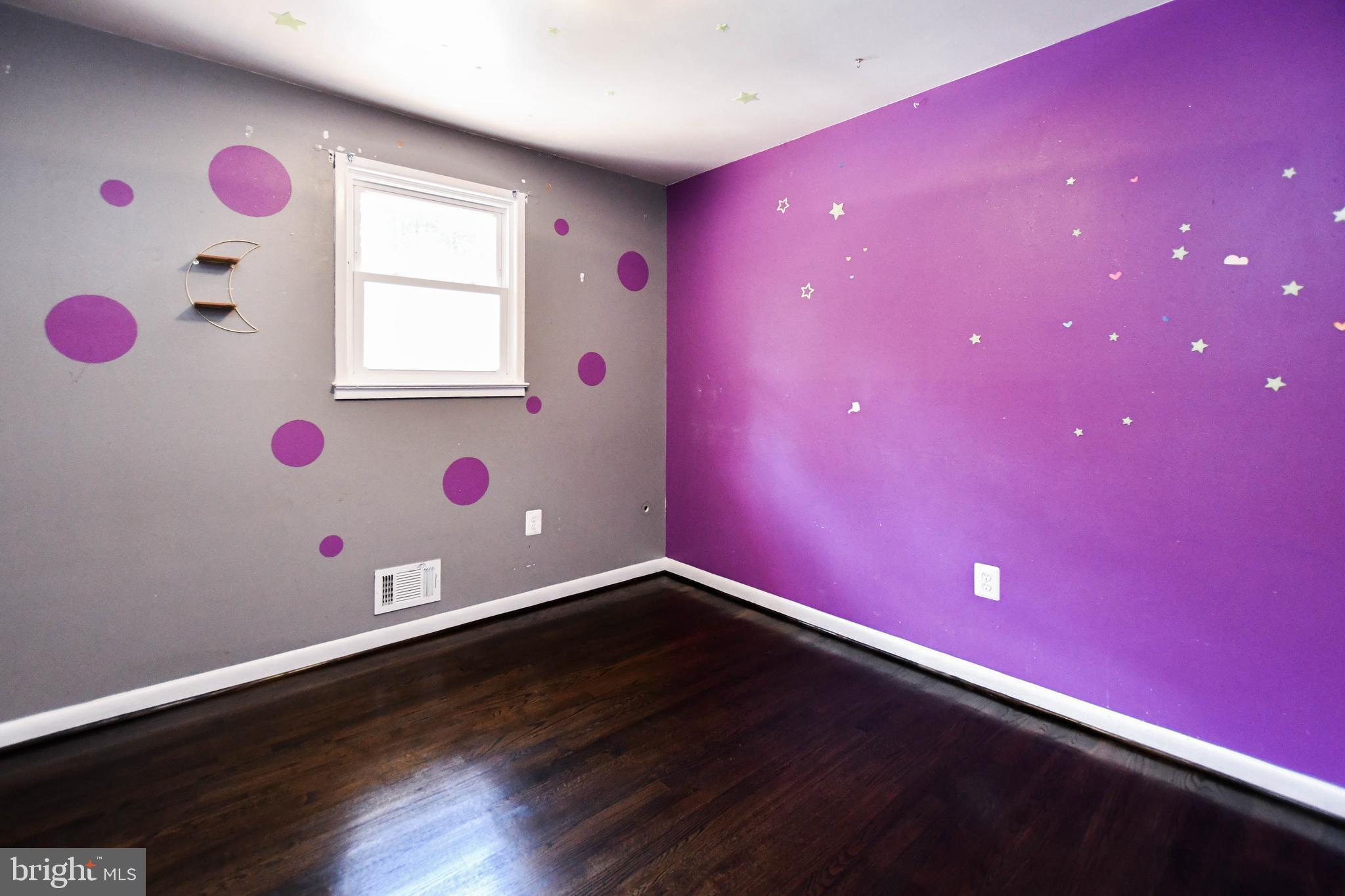 CHRIS MAR MANOR - Residential