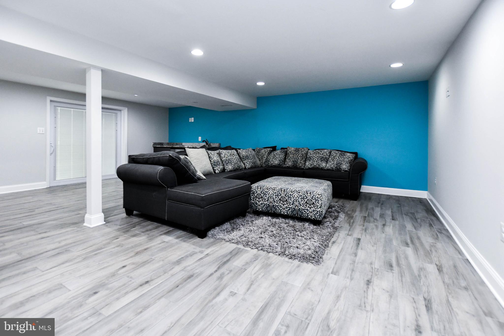 CHRIS MAR MANOR - Residential