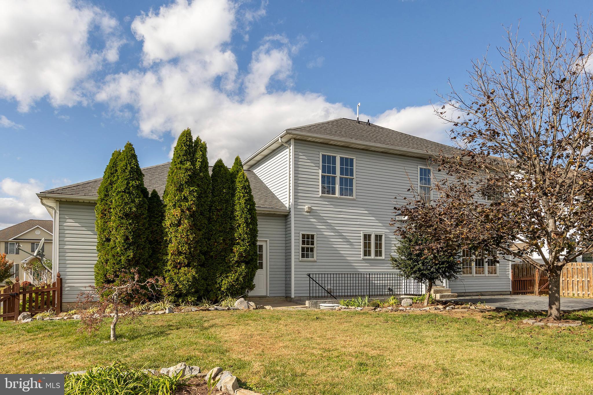 WOODSIDE ESTATES - Residential