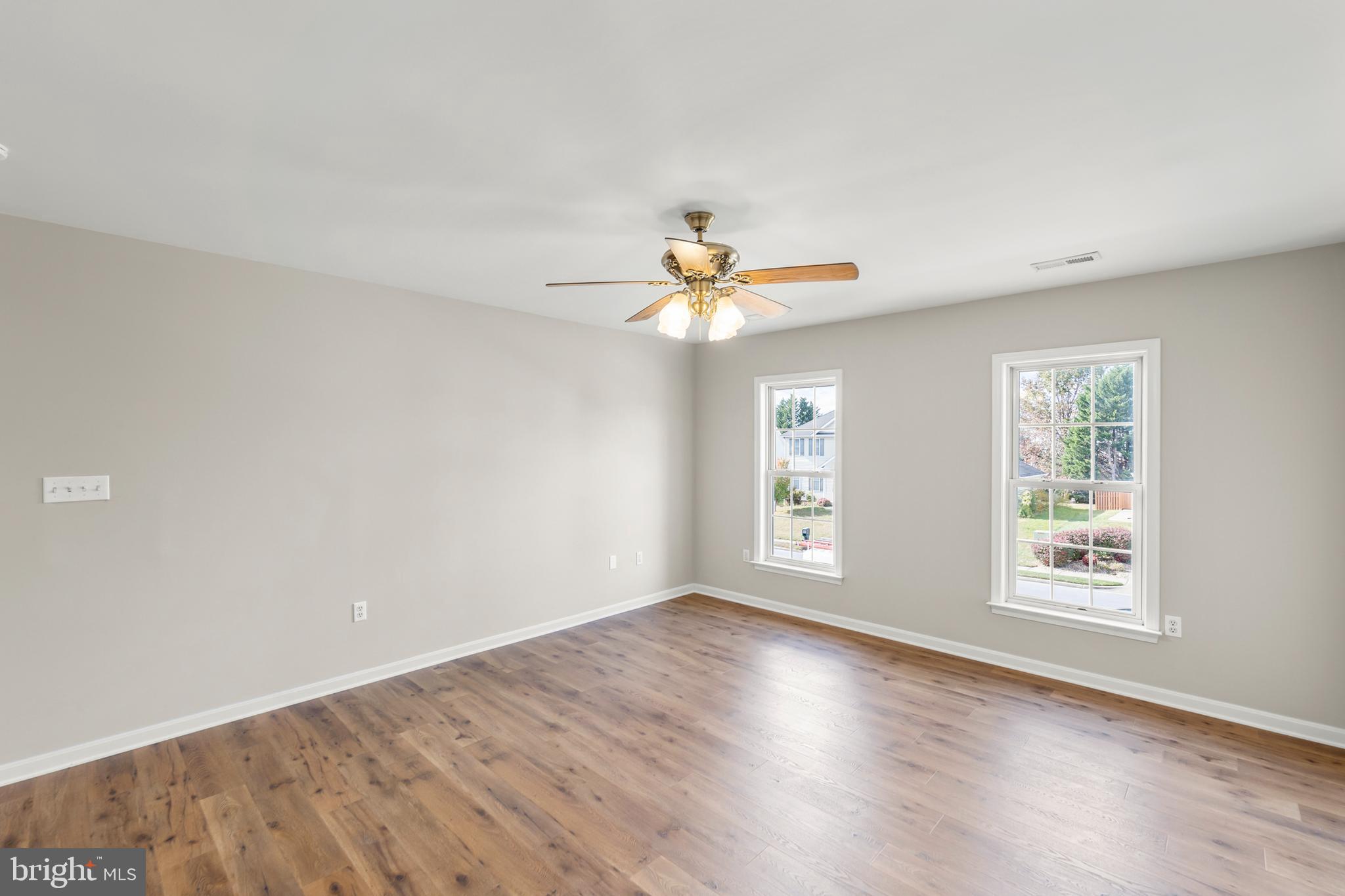 WOODSIDE ESTATES - Residential