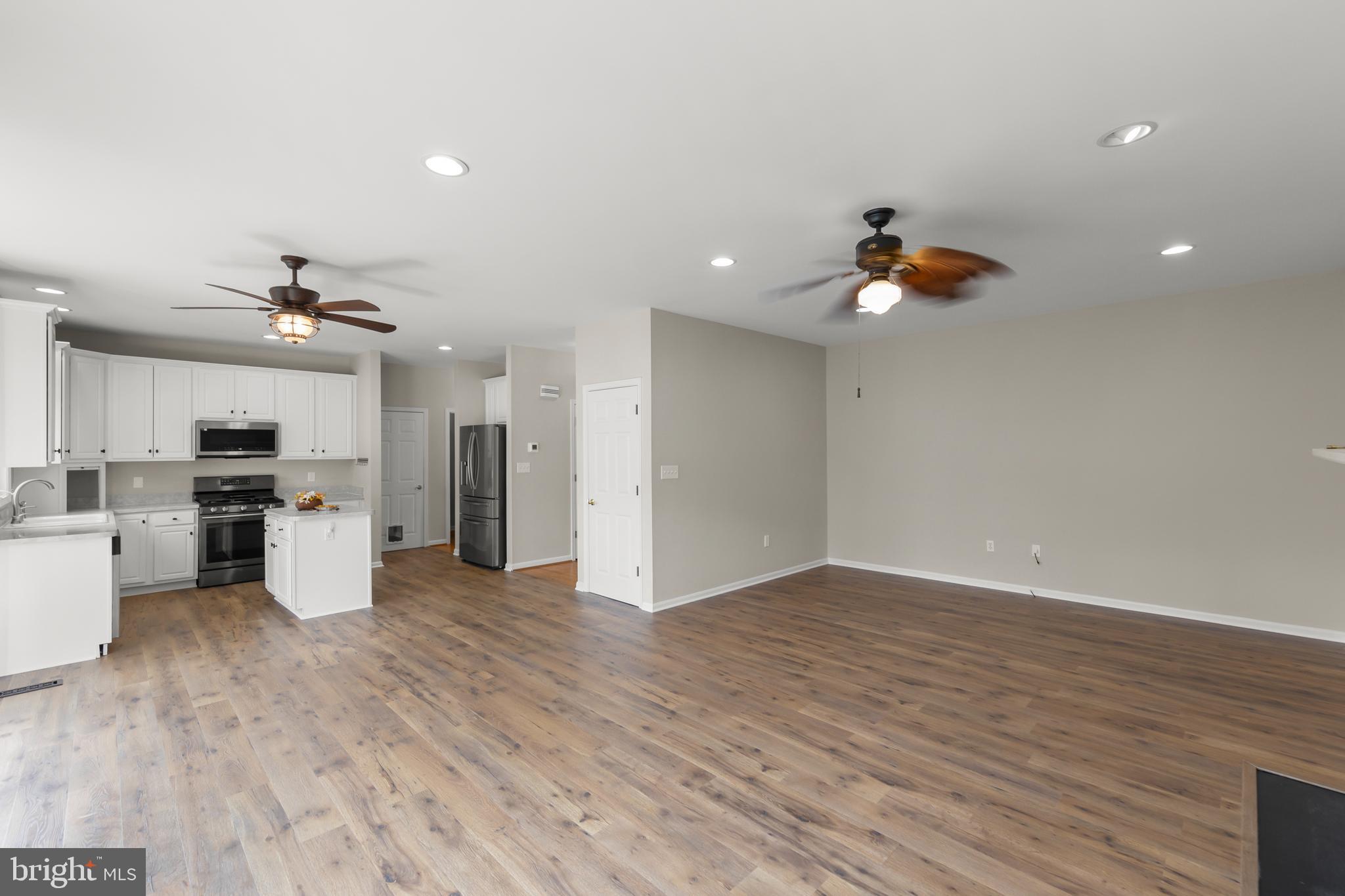 WOODSIDE ESTATES - Residential