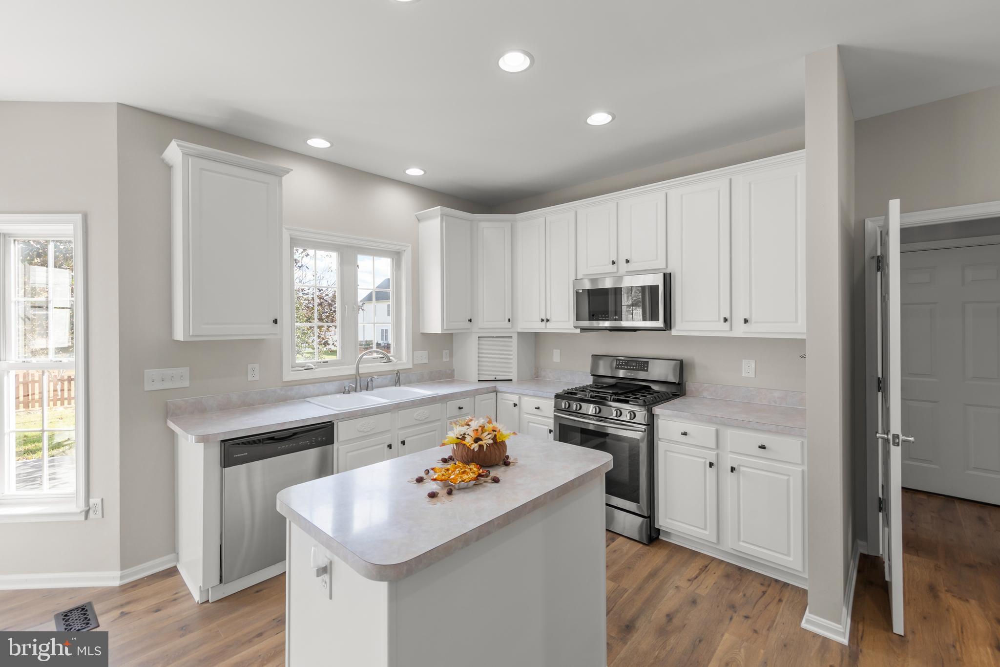 WOODSIDE ESTATES - Residential