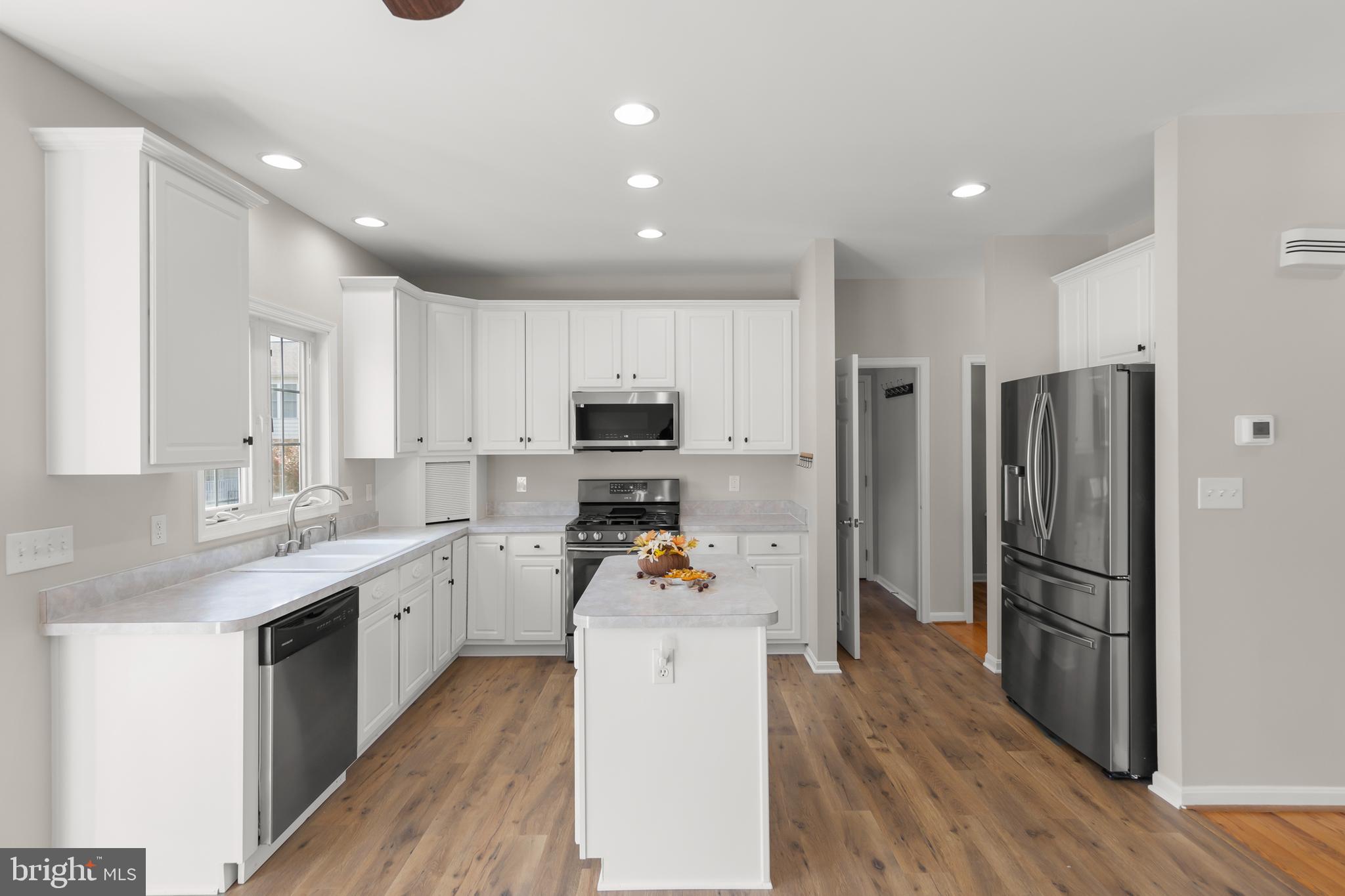 WOODSIDE ESTATES - Residential