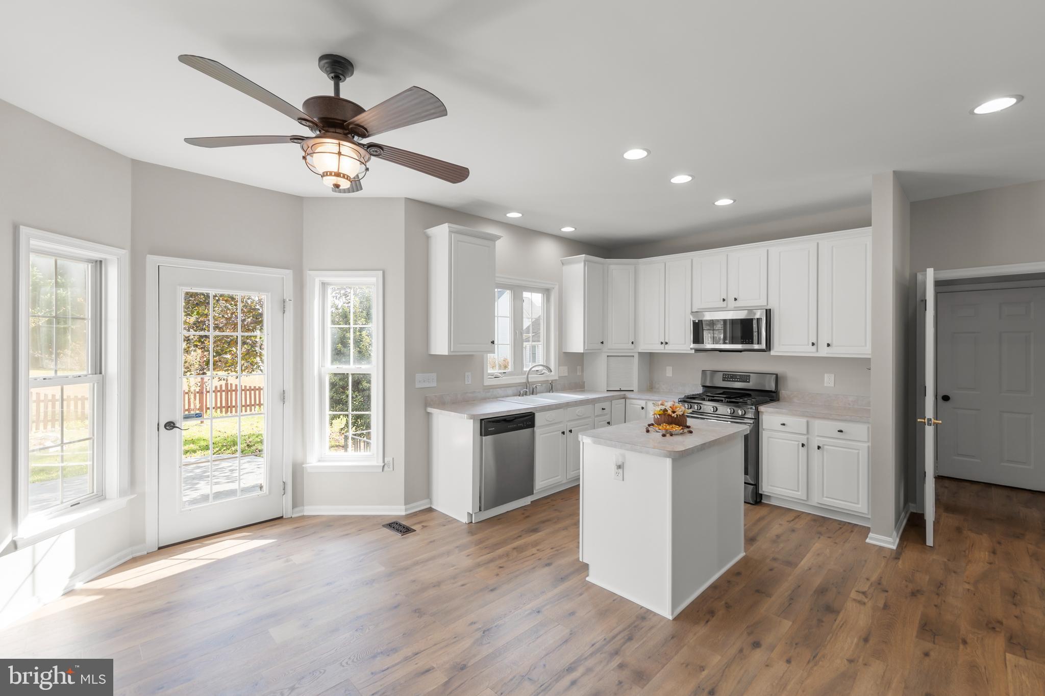 WOODSIDE ESTATES - Residential