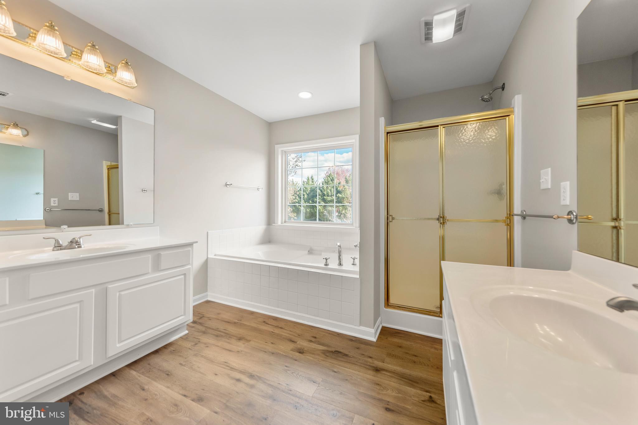 WOODSIDE ESTATES - Residential