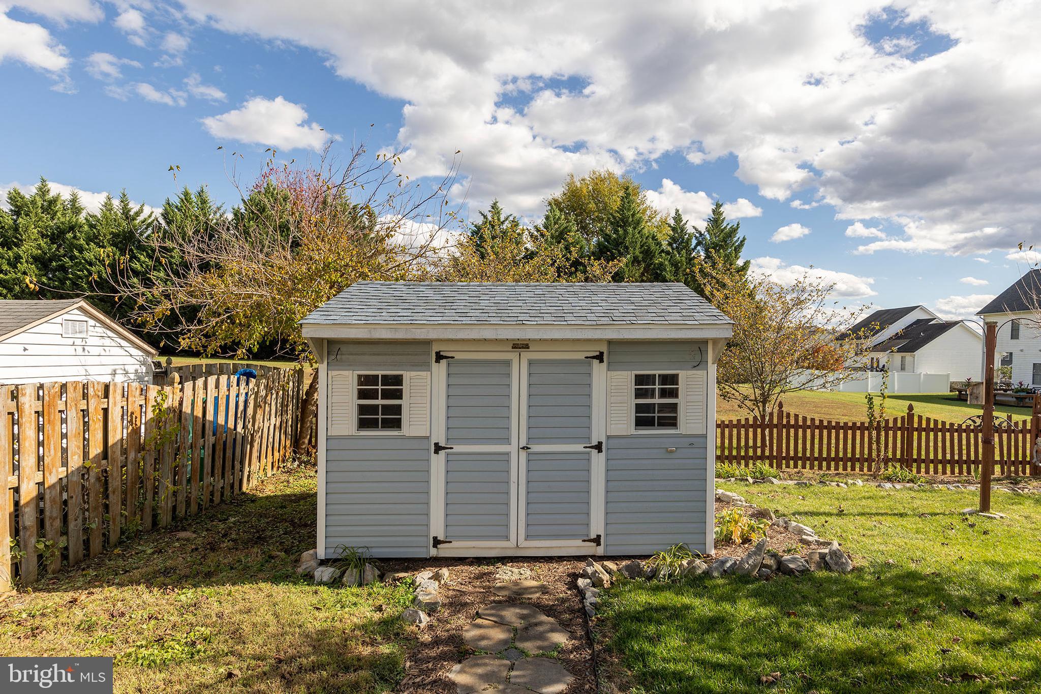 WOODSIDE ESTATES - Residential