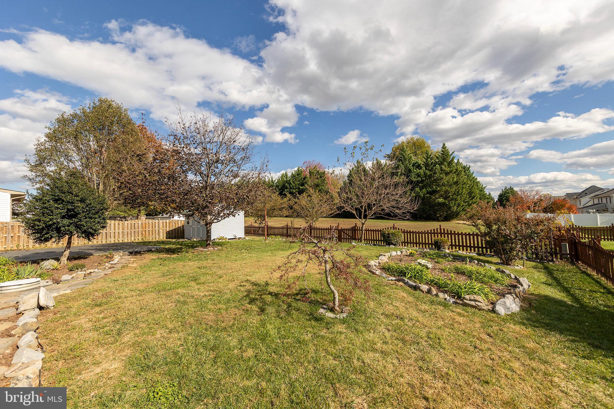 WOODSIDE ESTATES - Residential