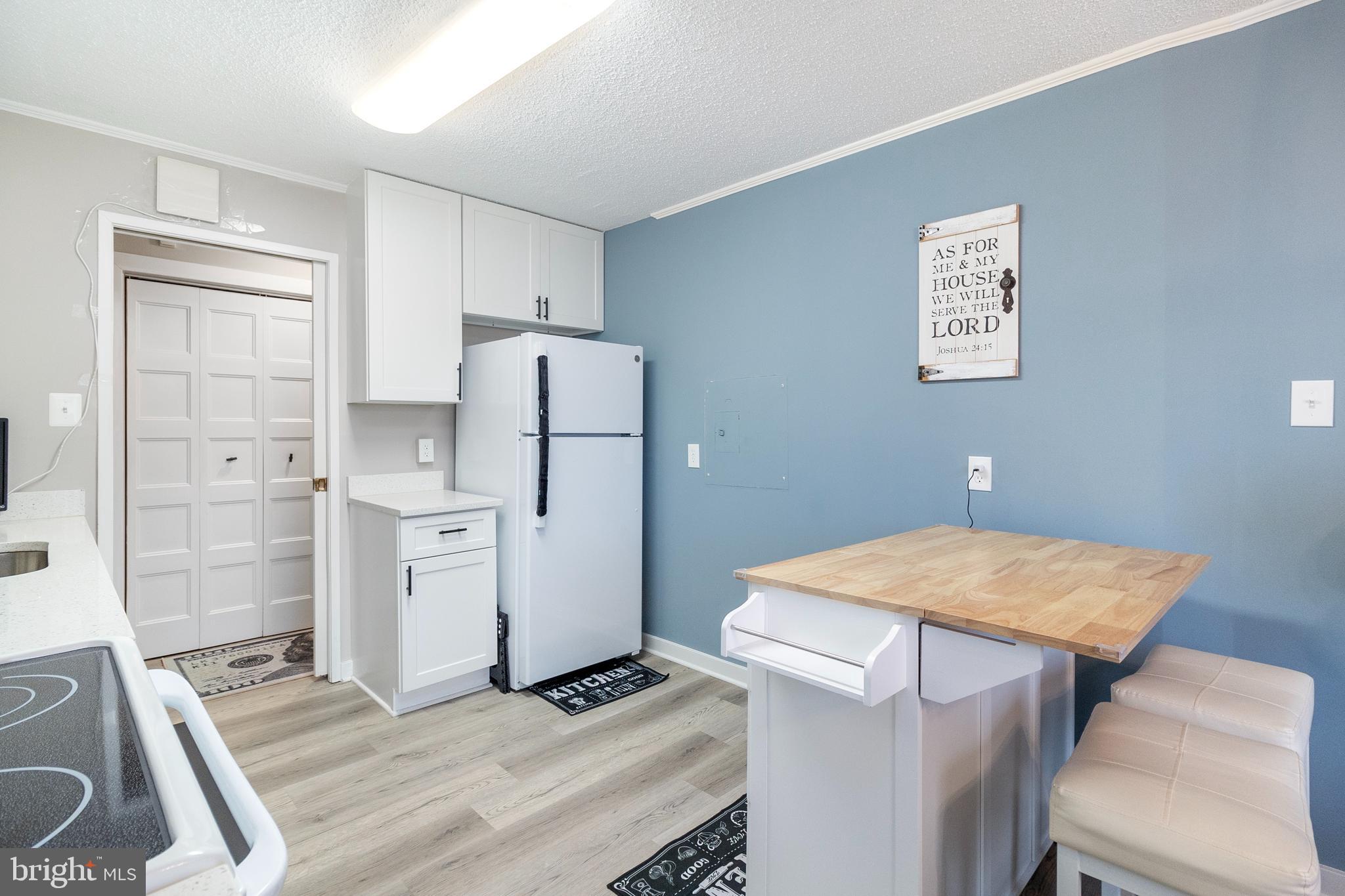 IDYLWOOD TOWERS CONDO - Residential