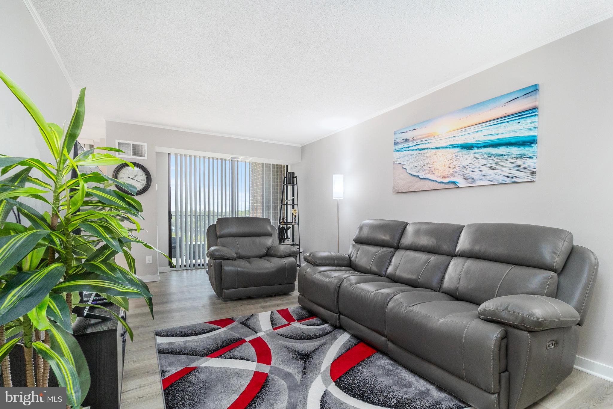 IDYLWOOD TOWERS CONDO - Residential