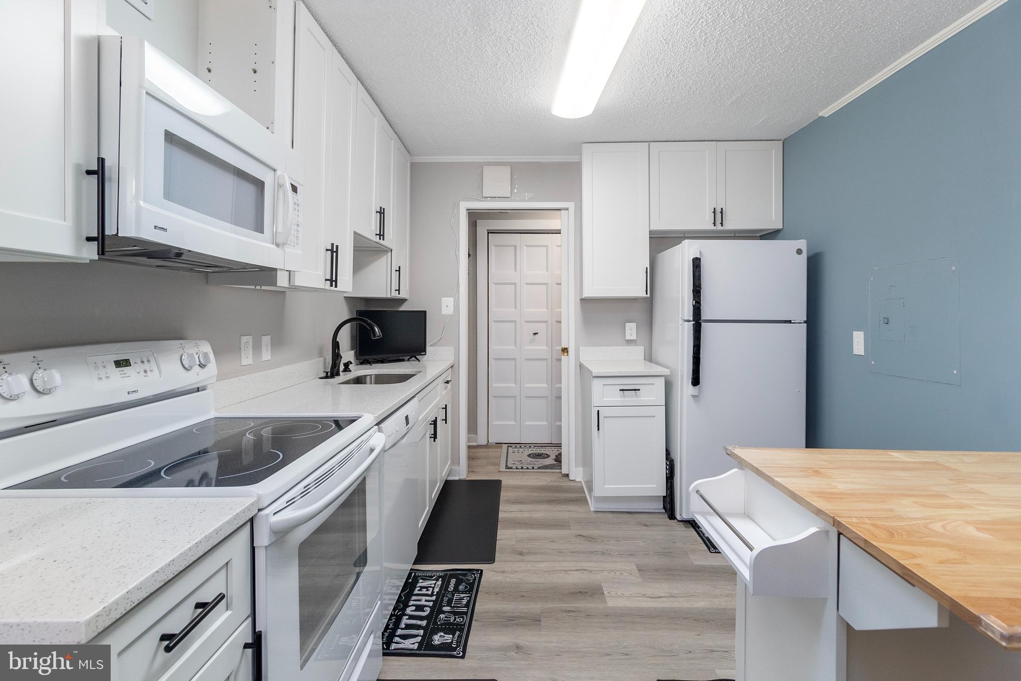 IDYLWOOD TOWERS CONDO - Residential