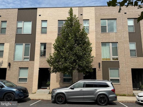 Townhouse For Sale - 2018 Northbank Place<br/> PHILADELPHIA, PA 19125