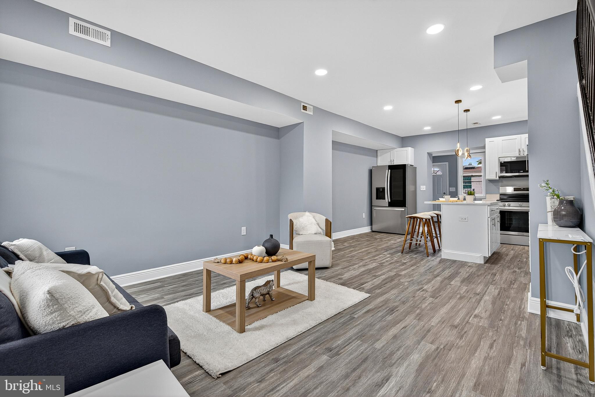 FOUR BY FOUR - Residential