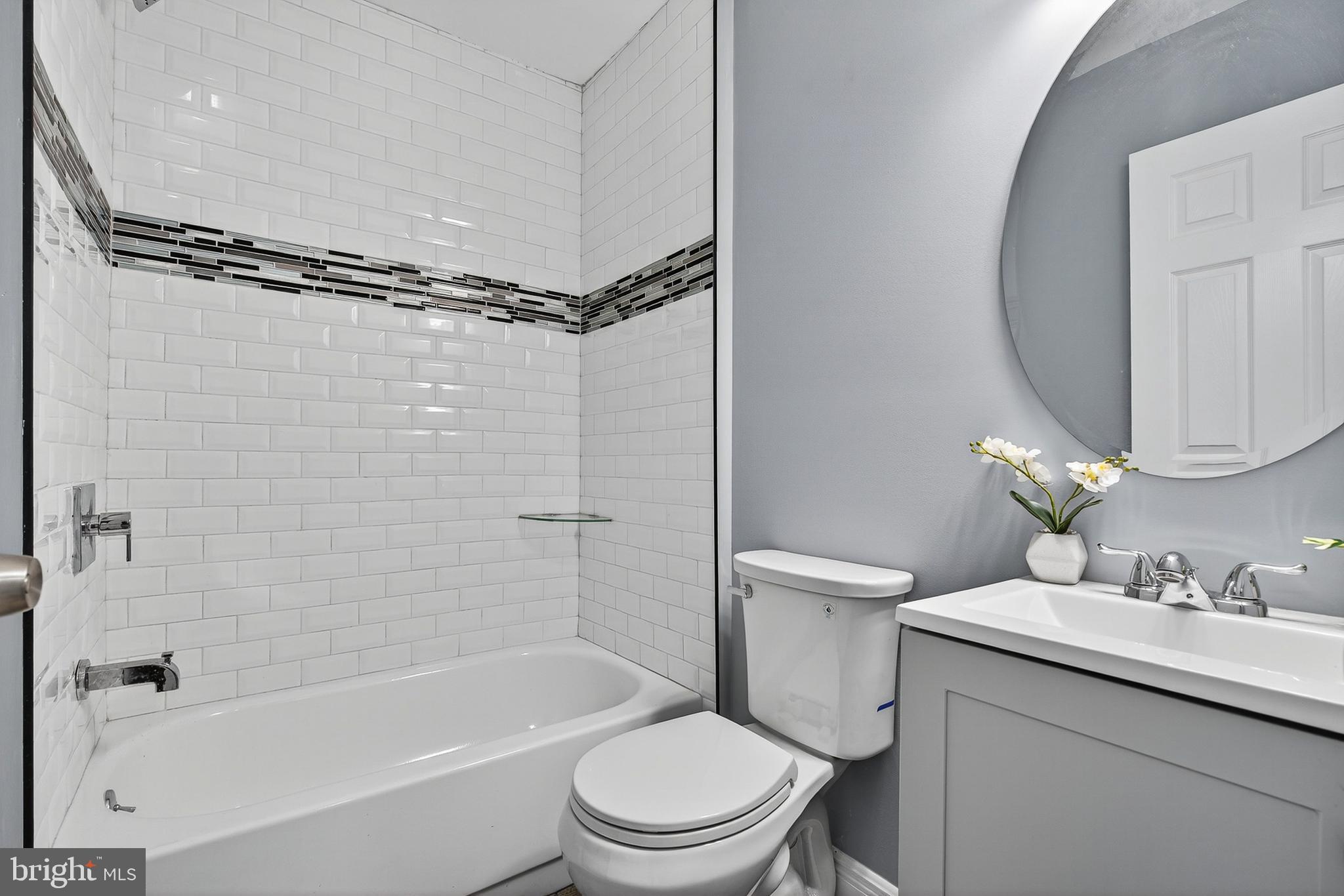 FOUR BY FOUR - Residential