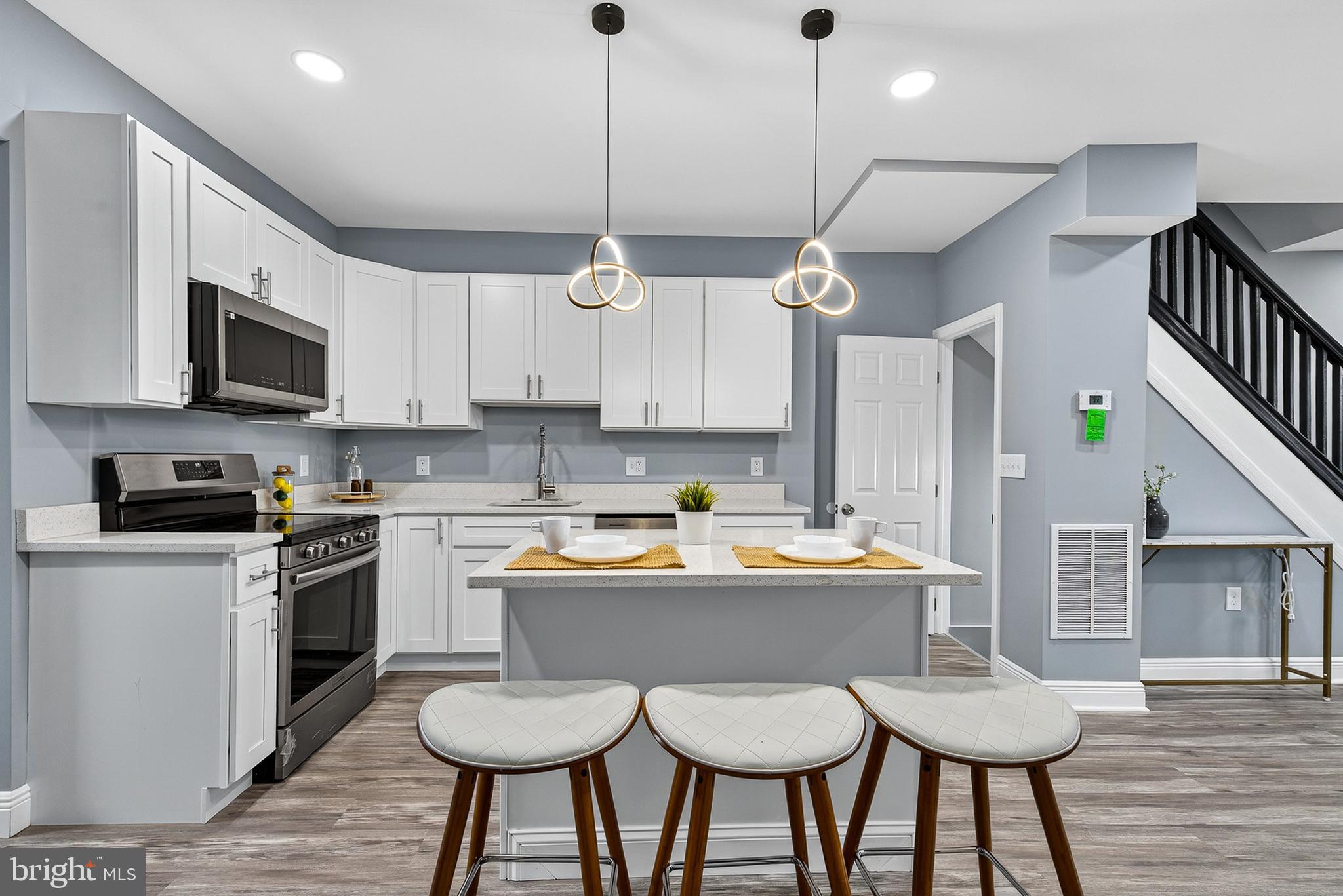 FOUR BY FOUR - Residential