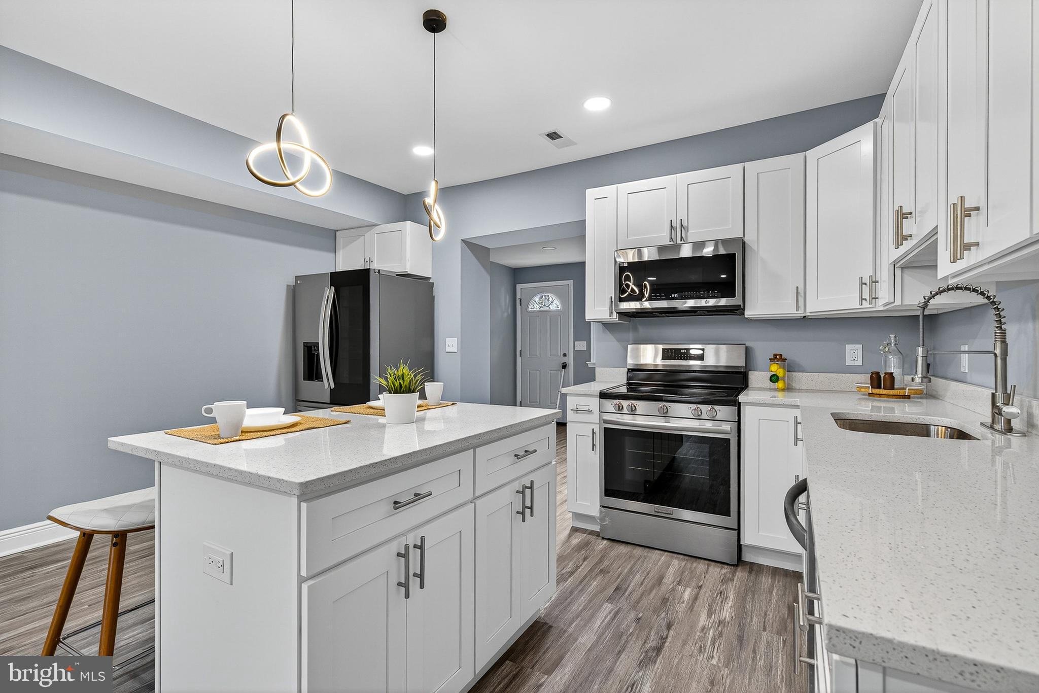 FOUR BY FOUR - Residential