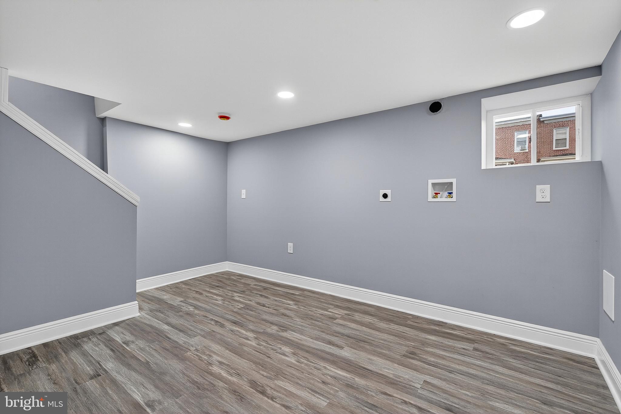 FOUR BY FOUR - Residential