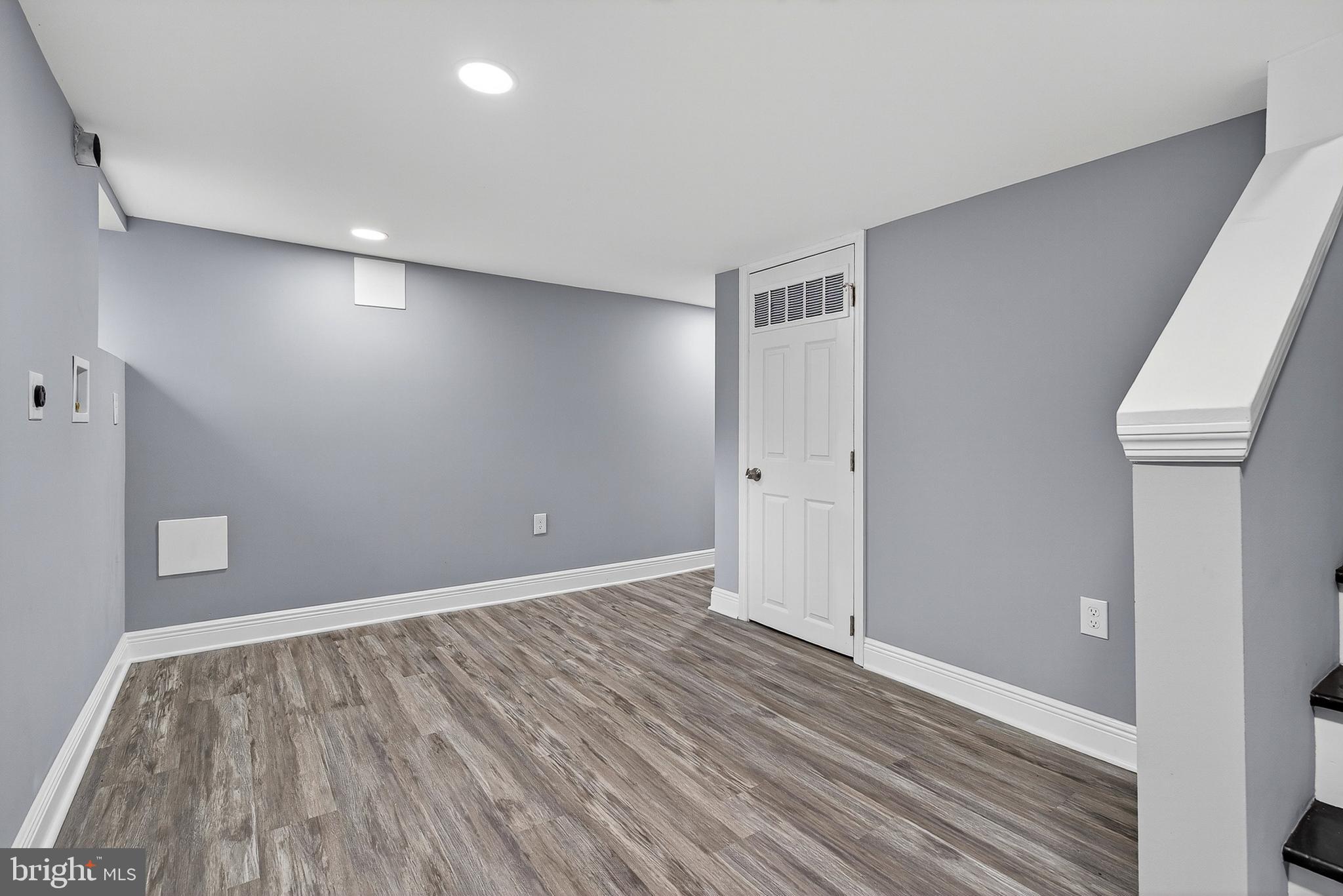 FOUR BY FOUR - Residential