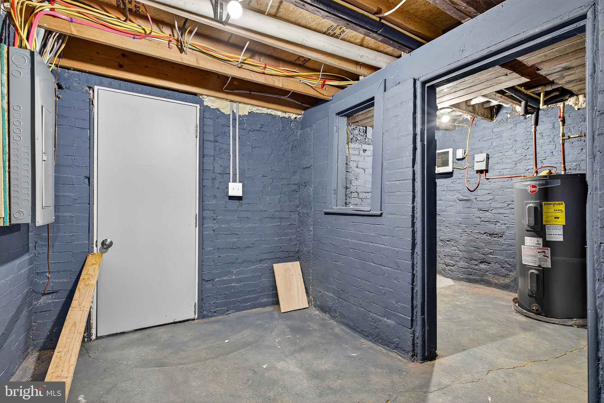 FOUR BY FOUR - Residential