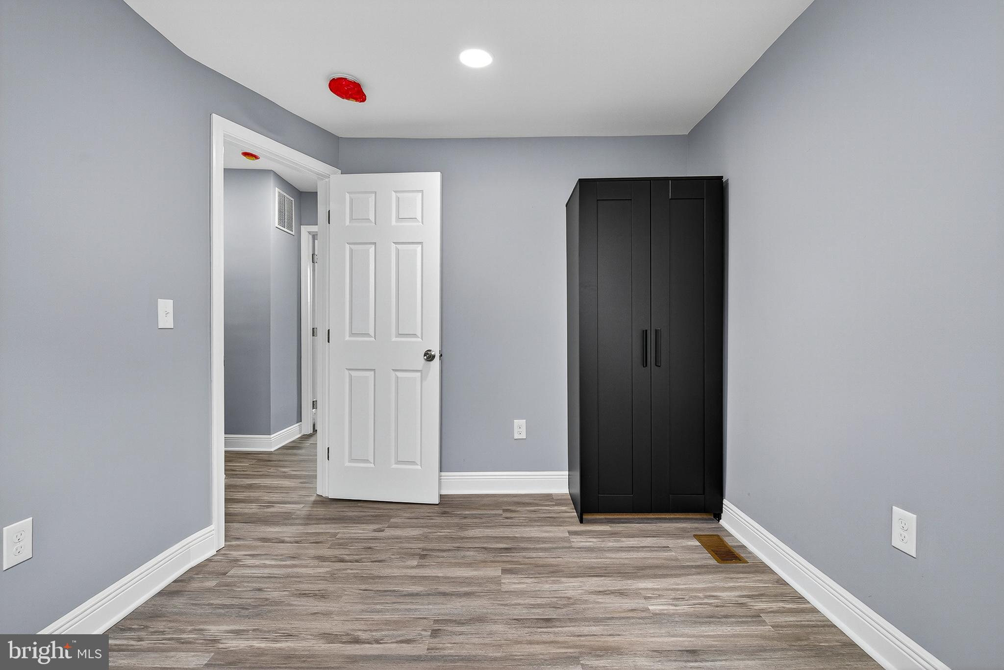 FOUR BY FOUR - Residential