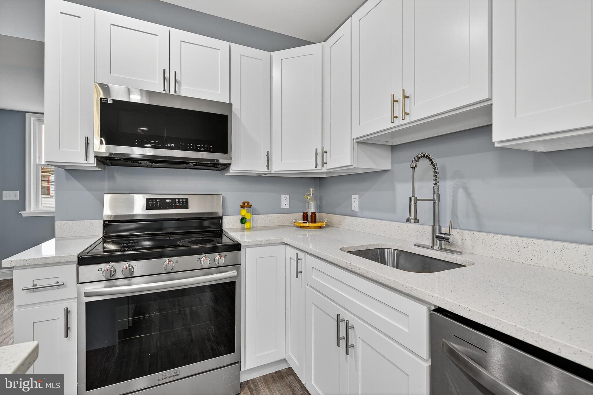 FOUR BY FOUR - Residential