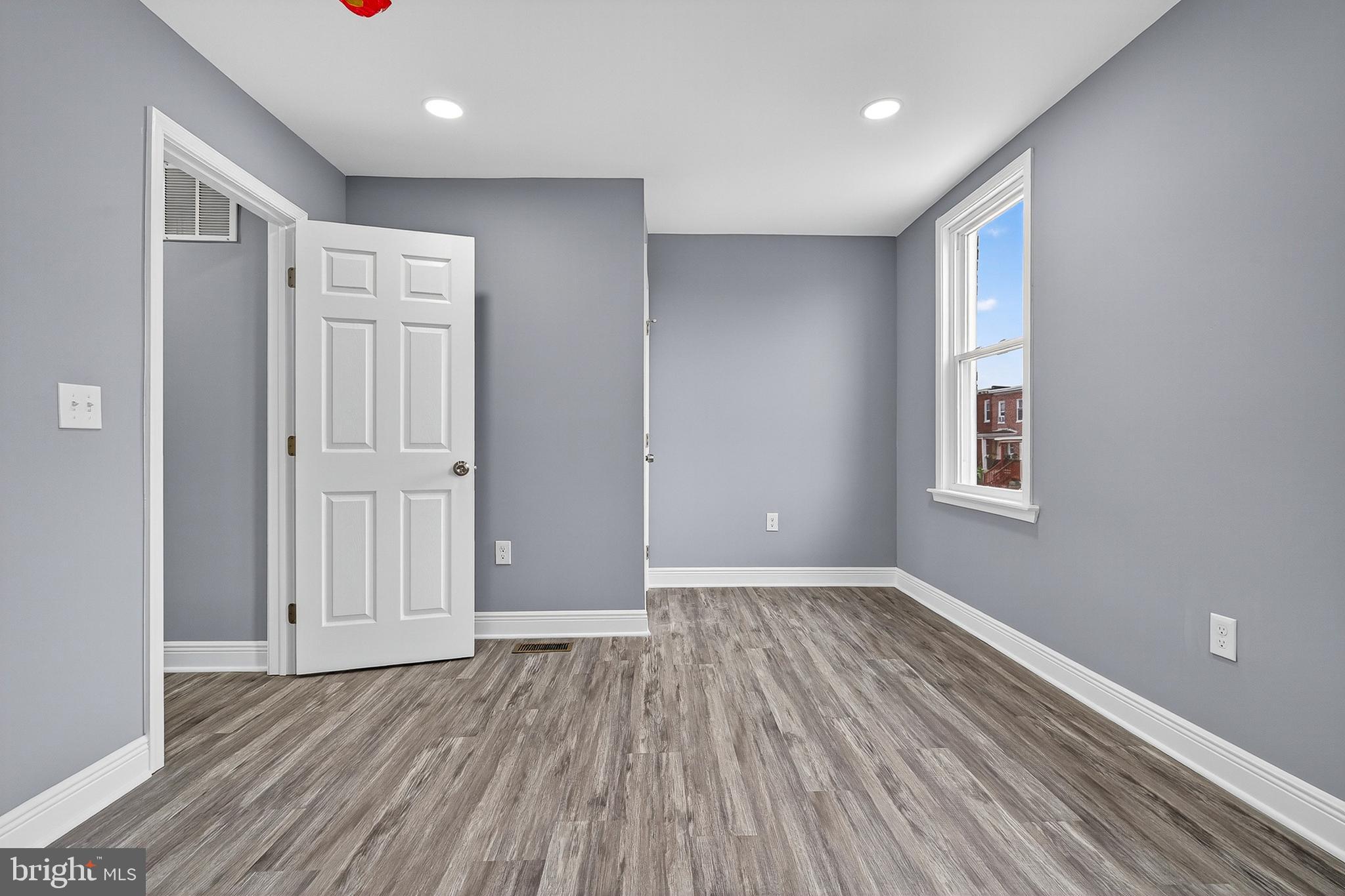 FOUR BY FOUR - Residential