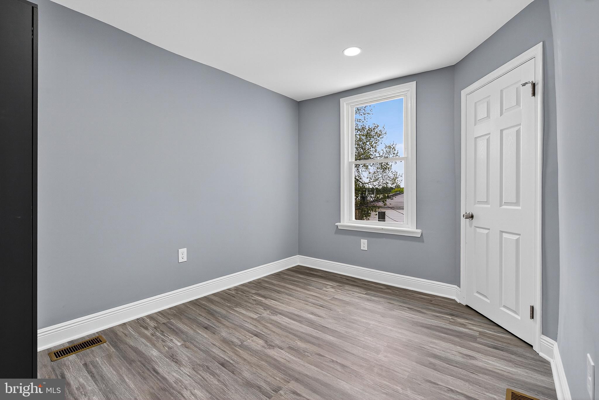 FOUR BY FOUR - Residential