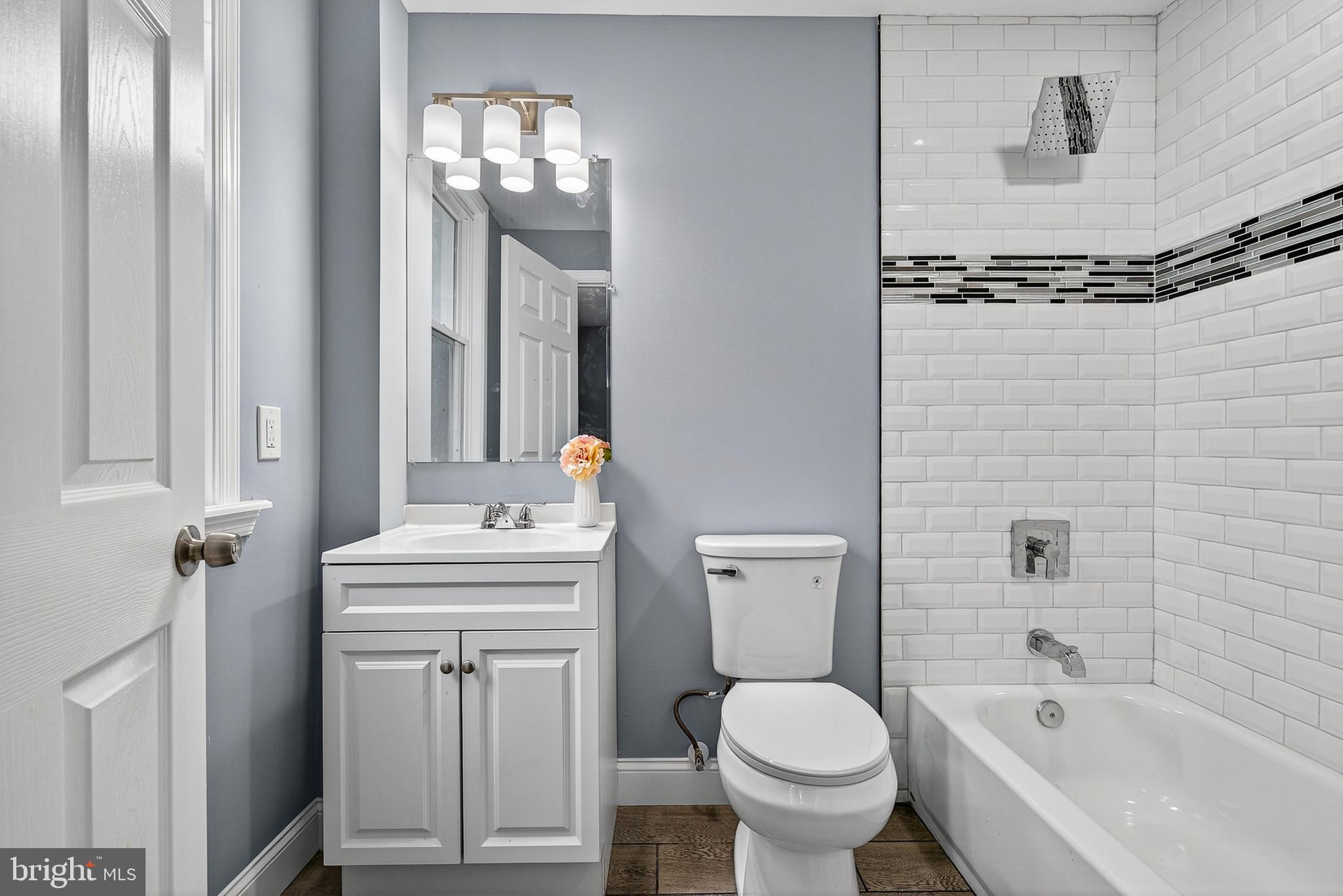 FOUR BY FOUR - Residential