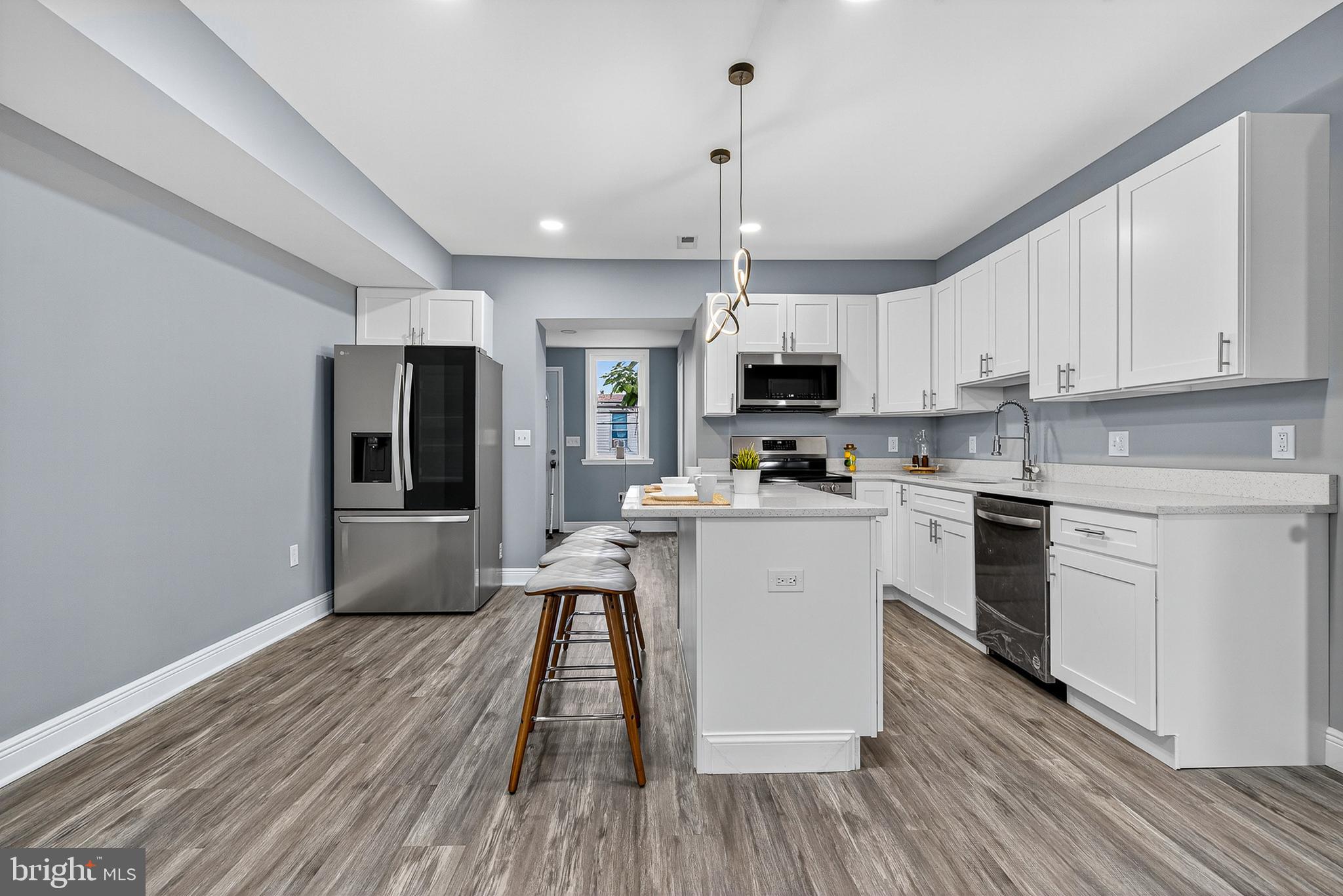 FOUR BY FOUR - Residential