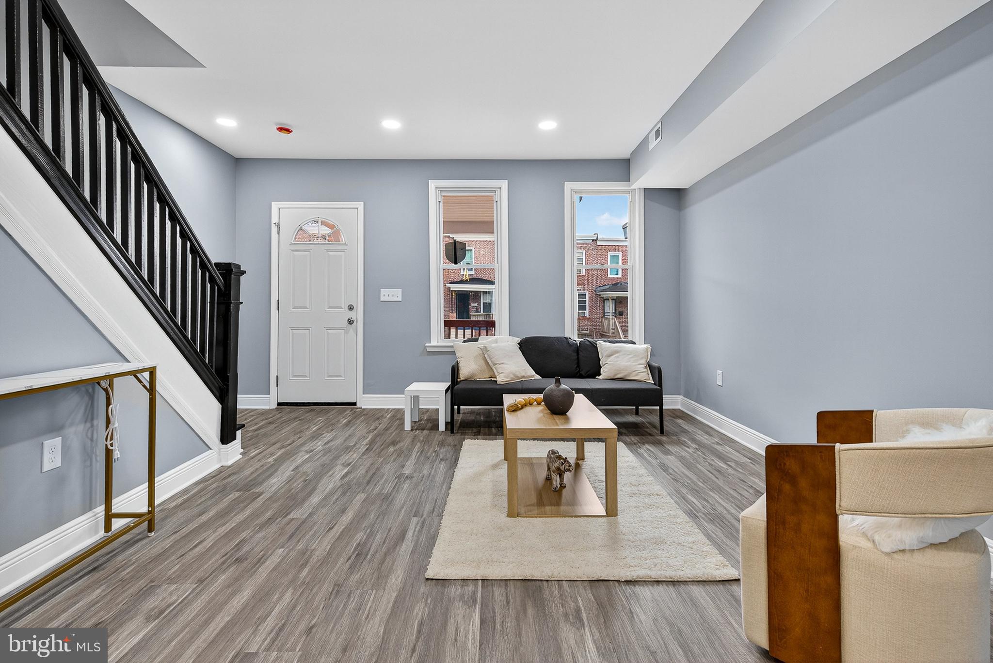 FOUR BY FOUR - Residential