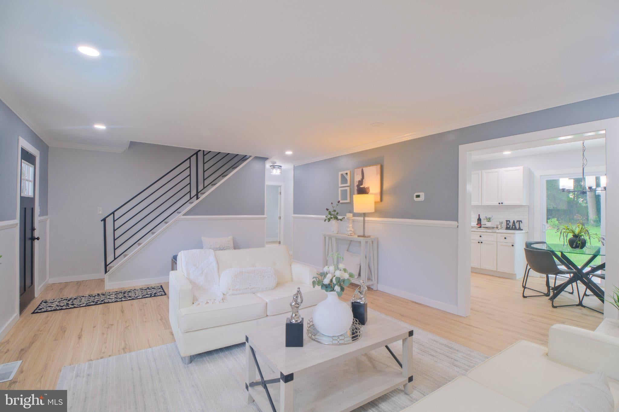 6 MINSTREL LANE