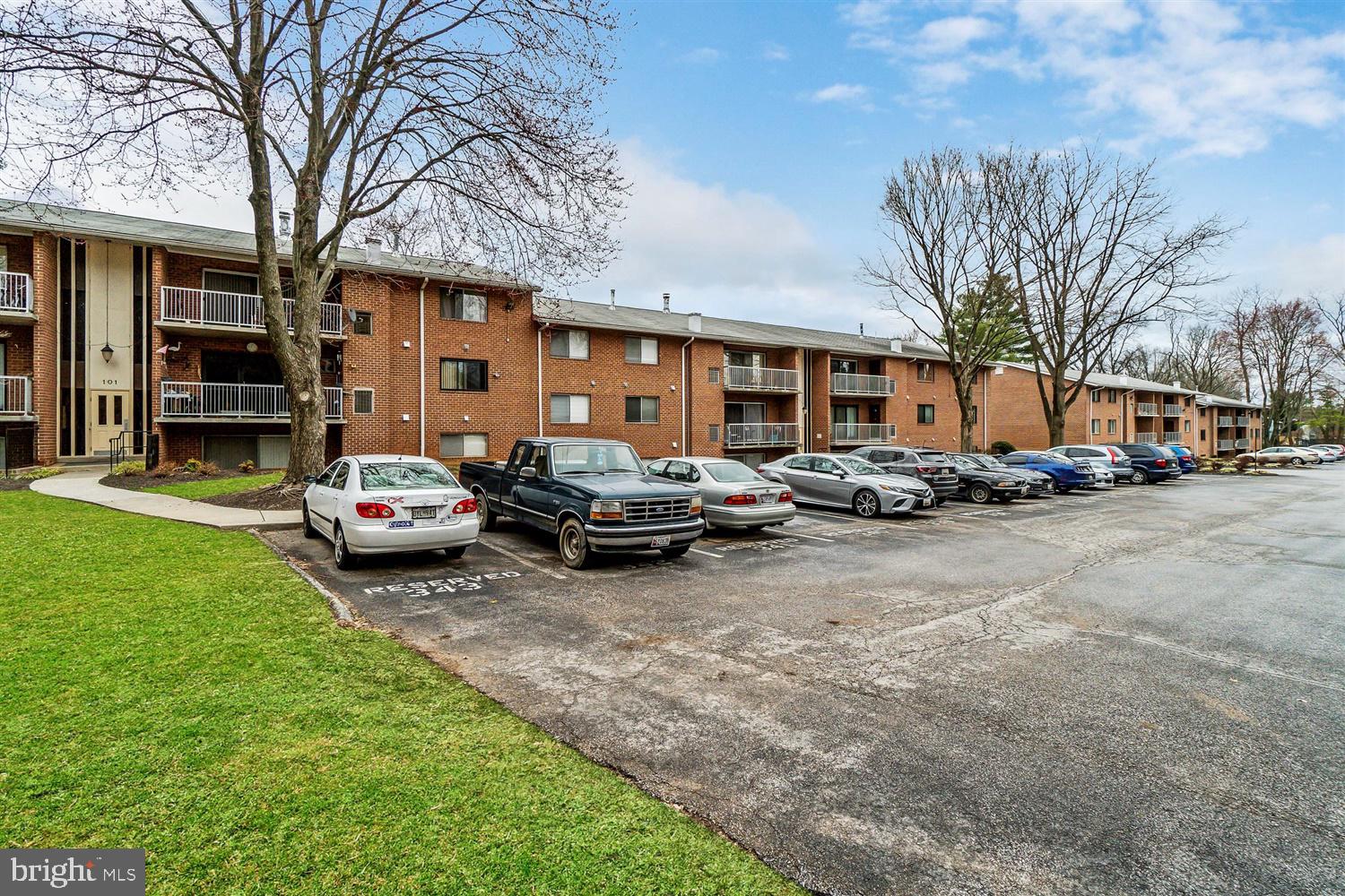 CHESTNUT HILL - Residential