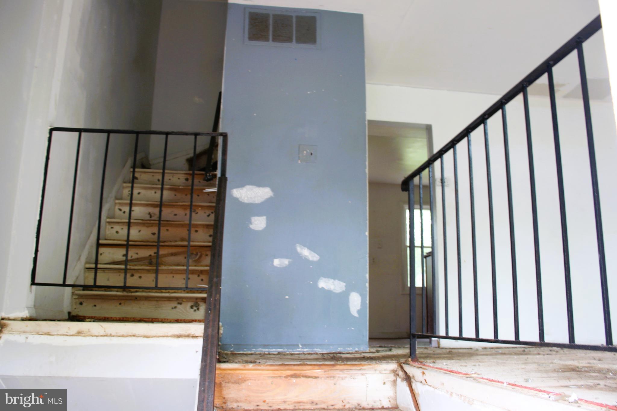 905 TOPVIEW DRIVE