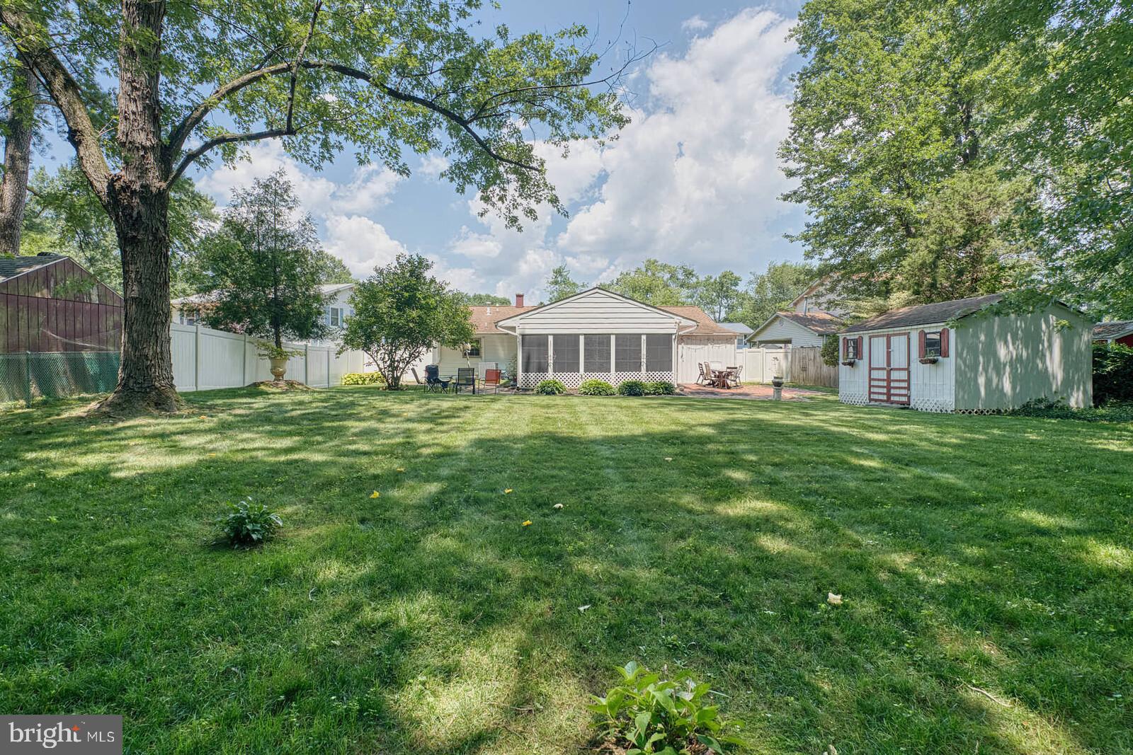 FOUR SEASONS - Residential