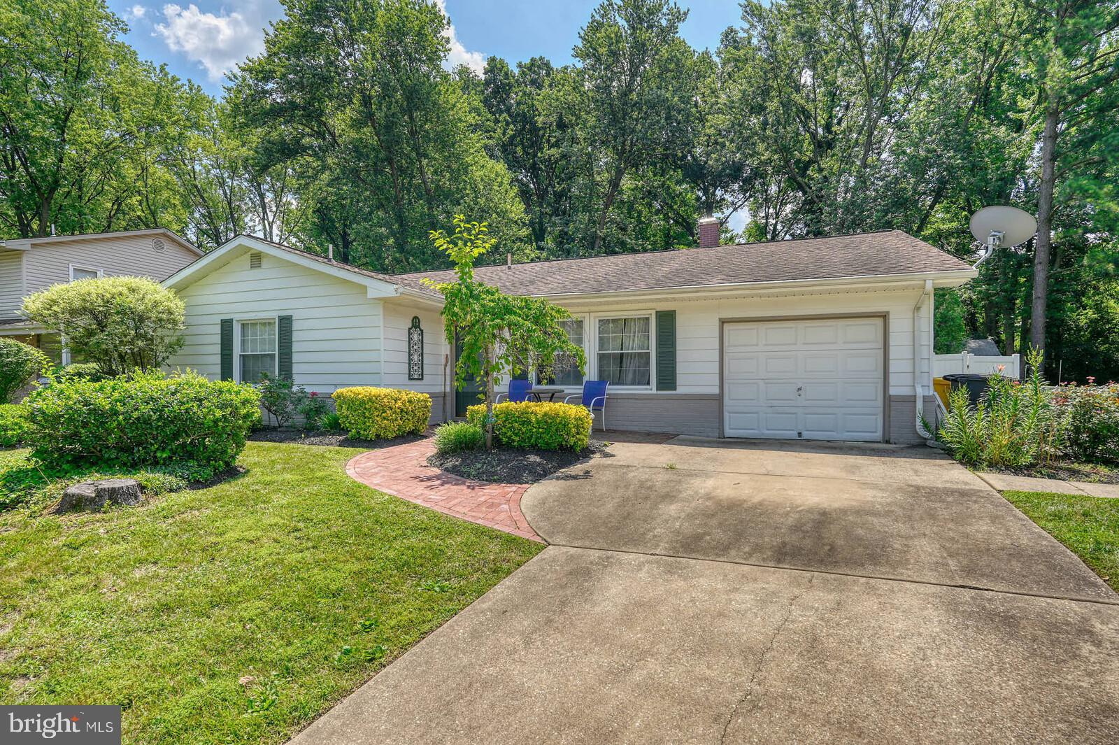 FOUR SEASONS - Residential