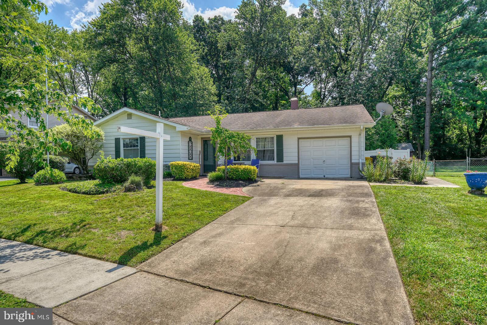 FOUR SEASONS - Residential