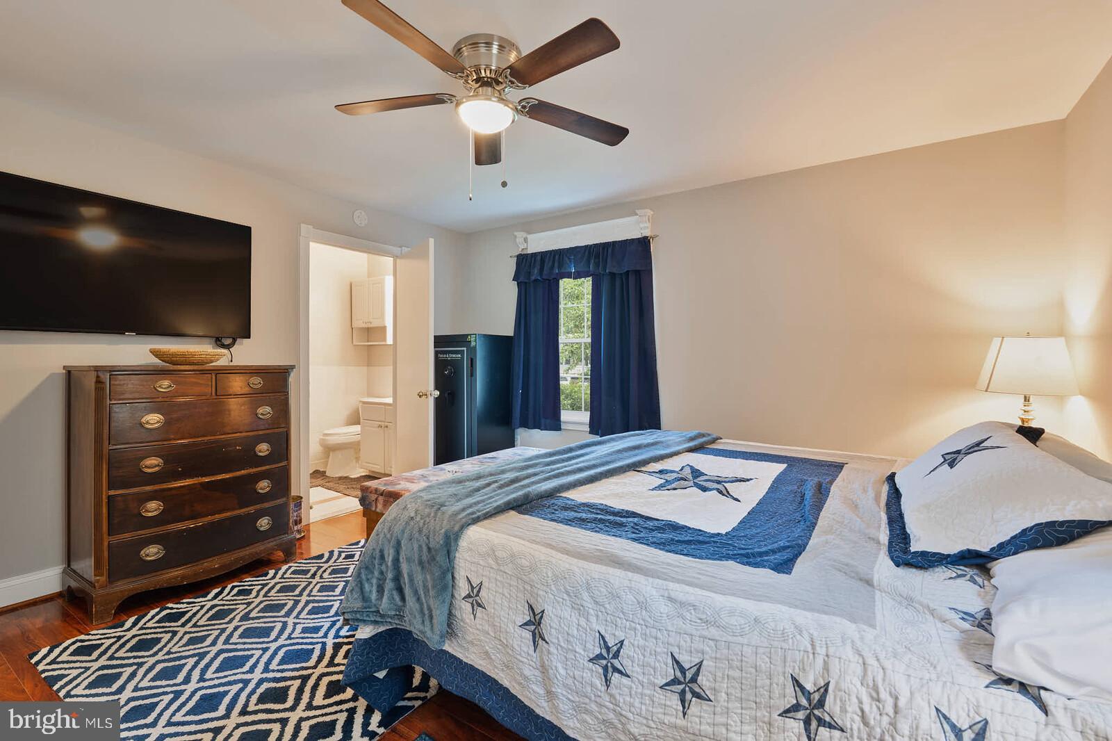 FOUR SEASONS - Residential