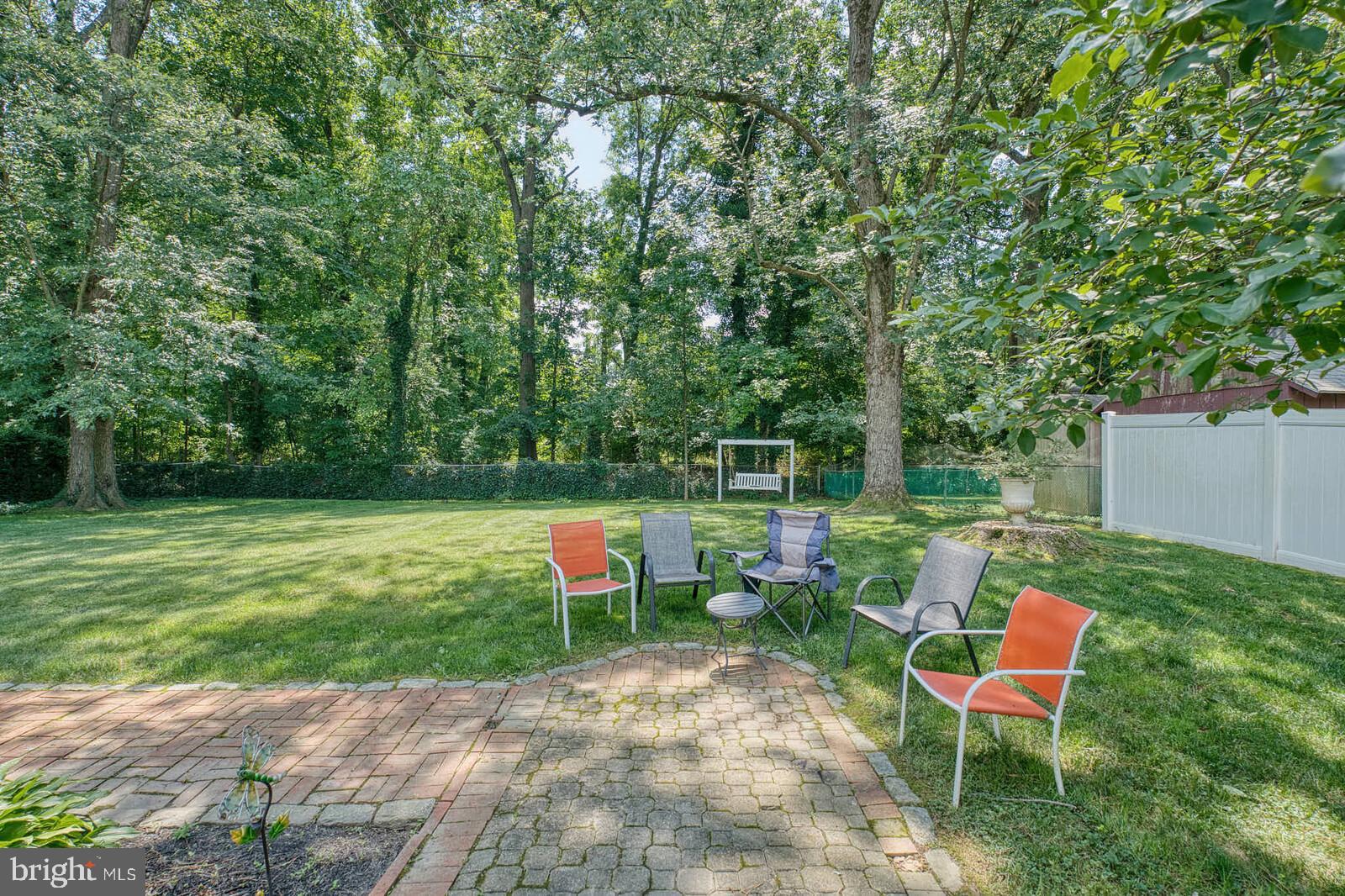 FOUR SEASONS - Residential