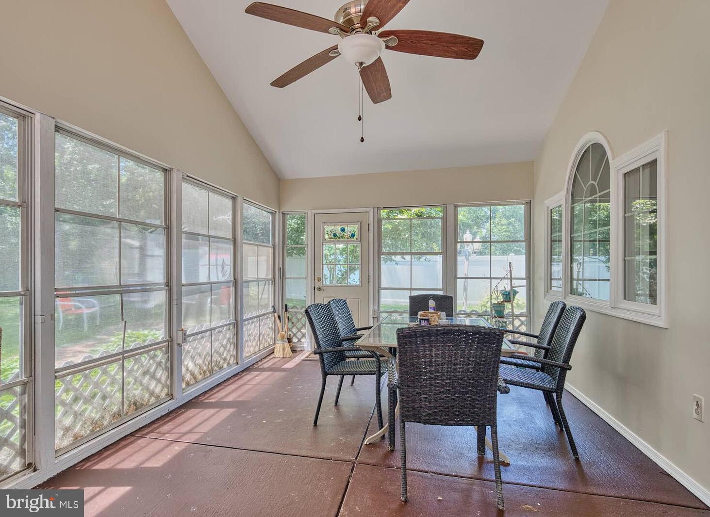 FOUR SEASONS - Residential