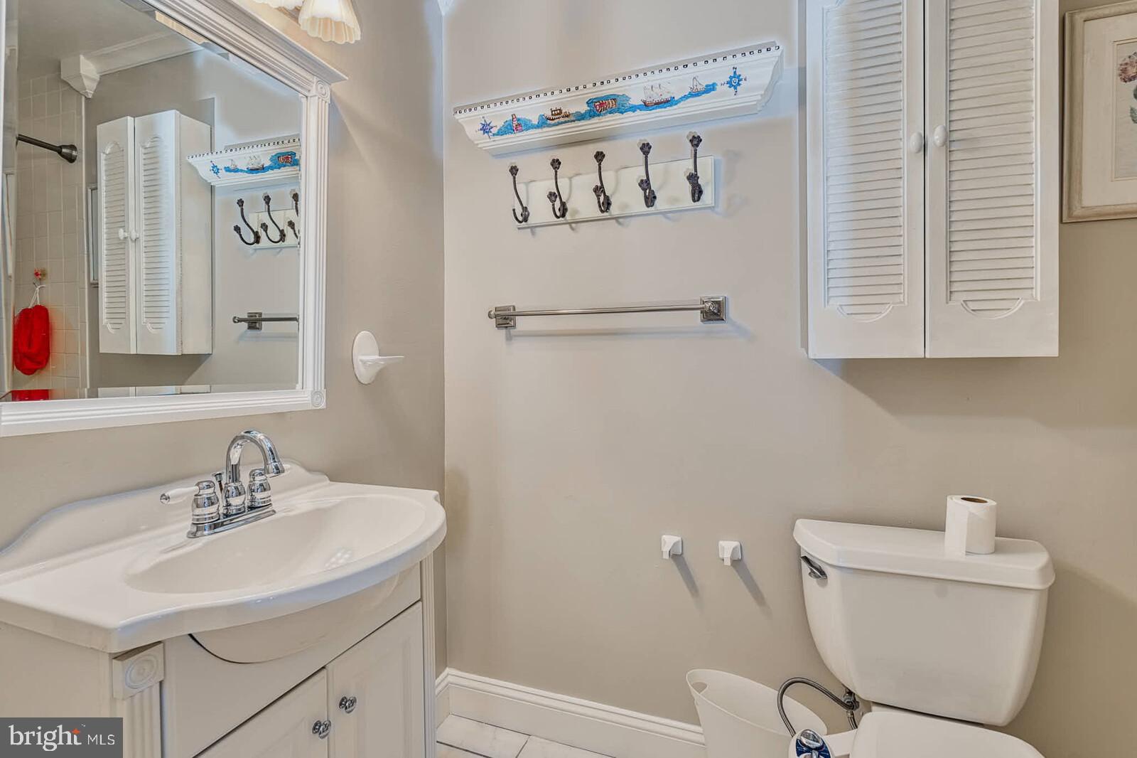 FOUR SEASONS - Residential