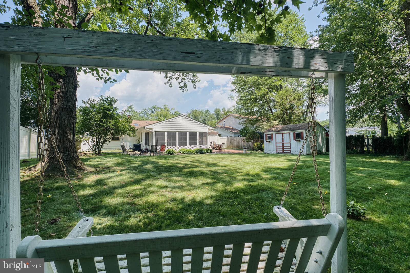 FOUR SEASONS - Residential