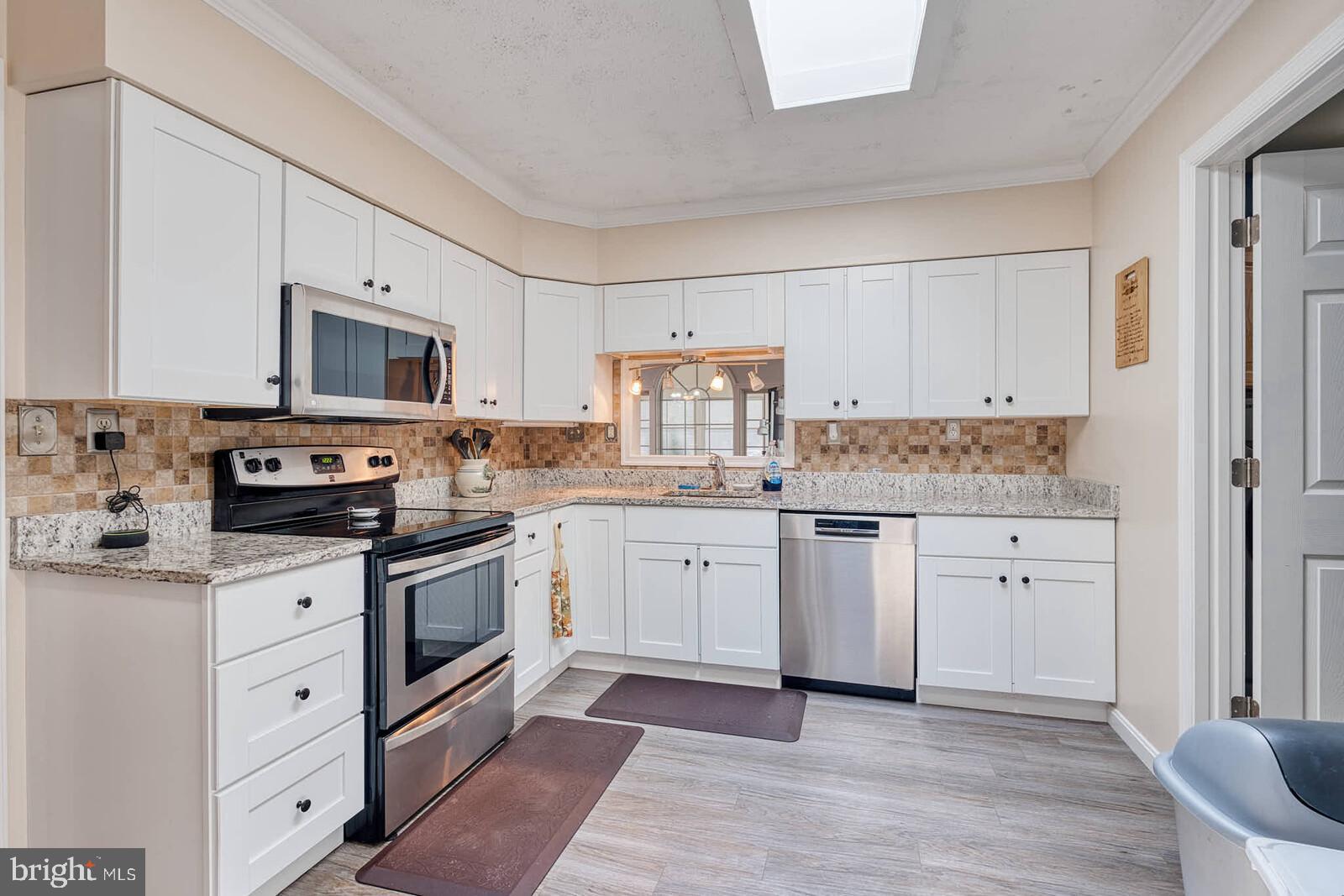 FOUR SEASONS - Residential