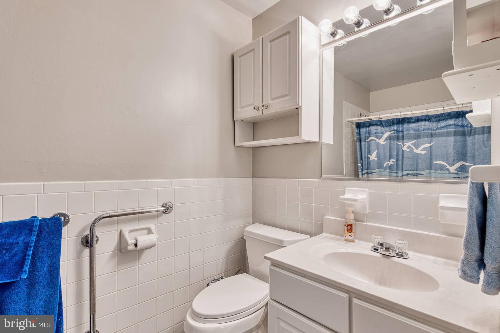 FOUR SEASONS - Residential